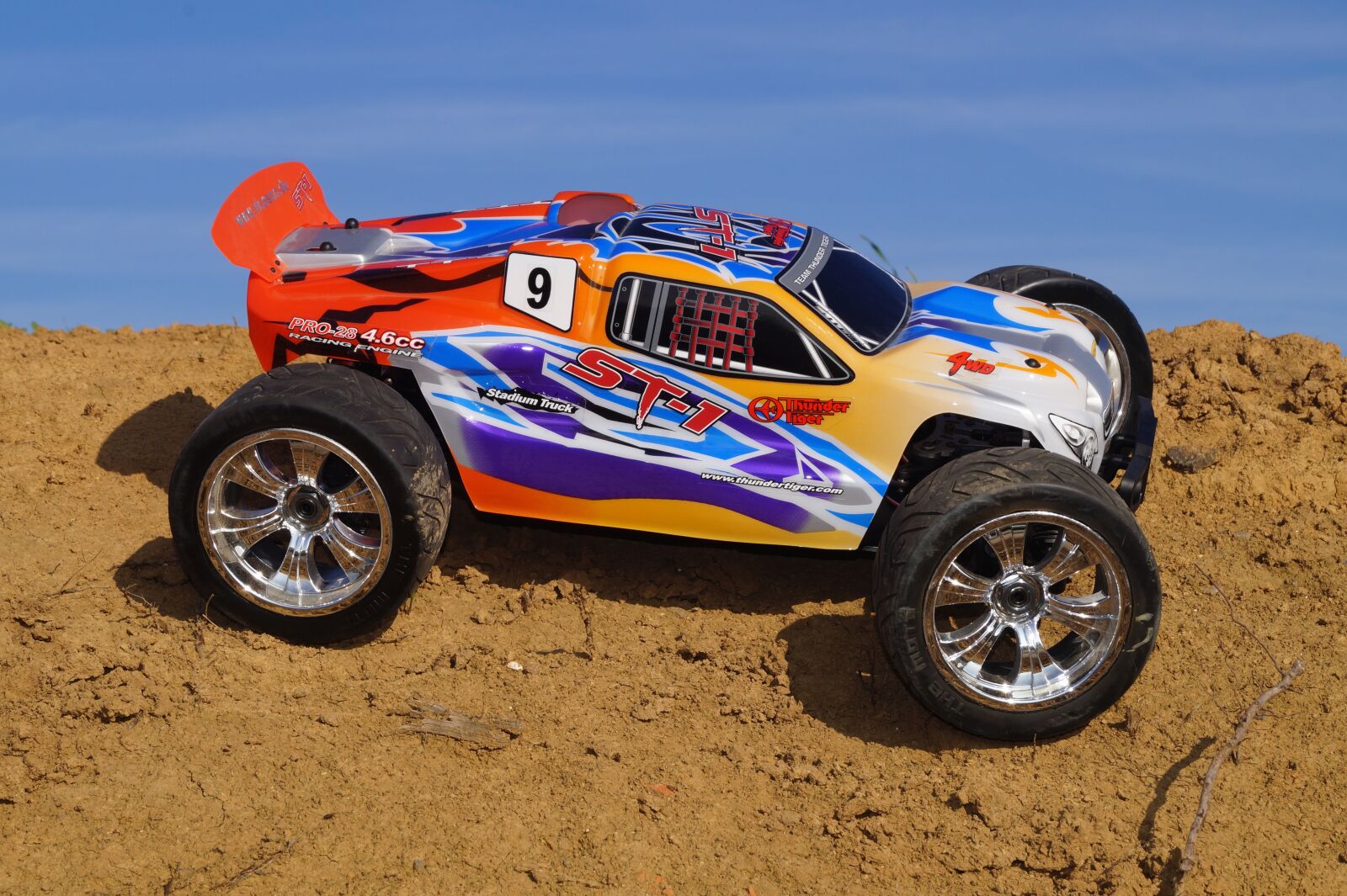 Sony DT 18-55mm F3.5-5.6 SAM II sample photo. Auto, race, vehicle photography