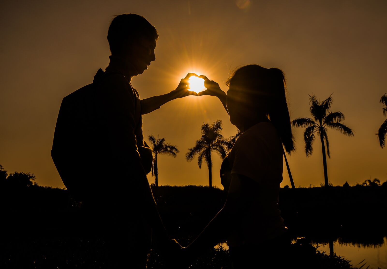 Nikon D5100 sample photo. Reverse sun, love, romantic photography
