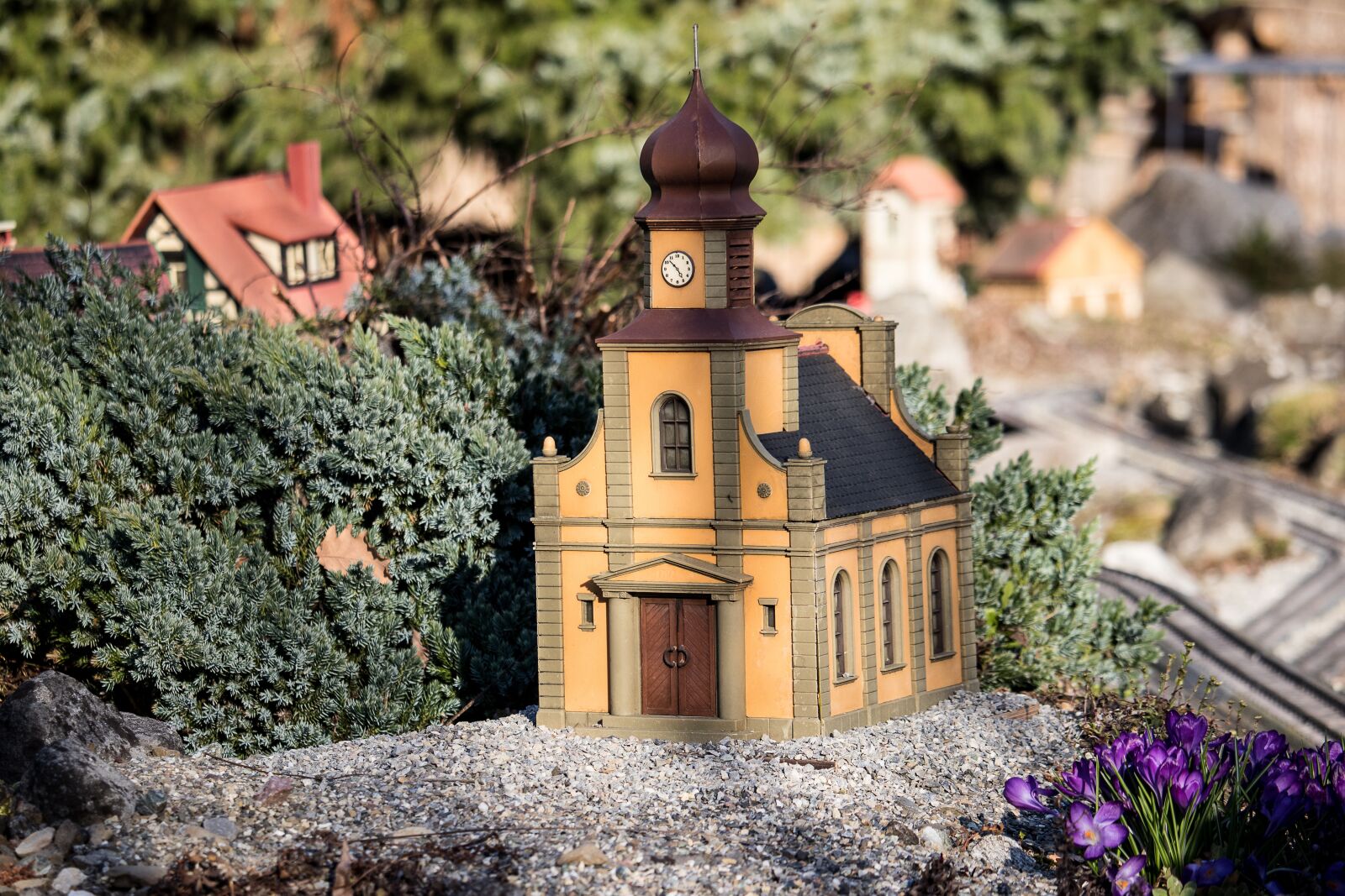 Canon EOS 80D sample photo. House, church, small photography