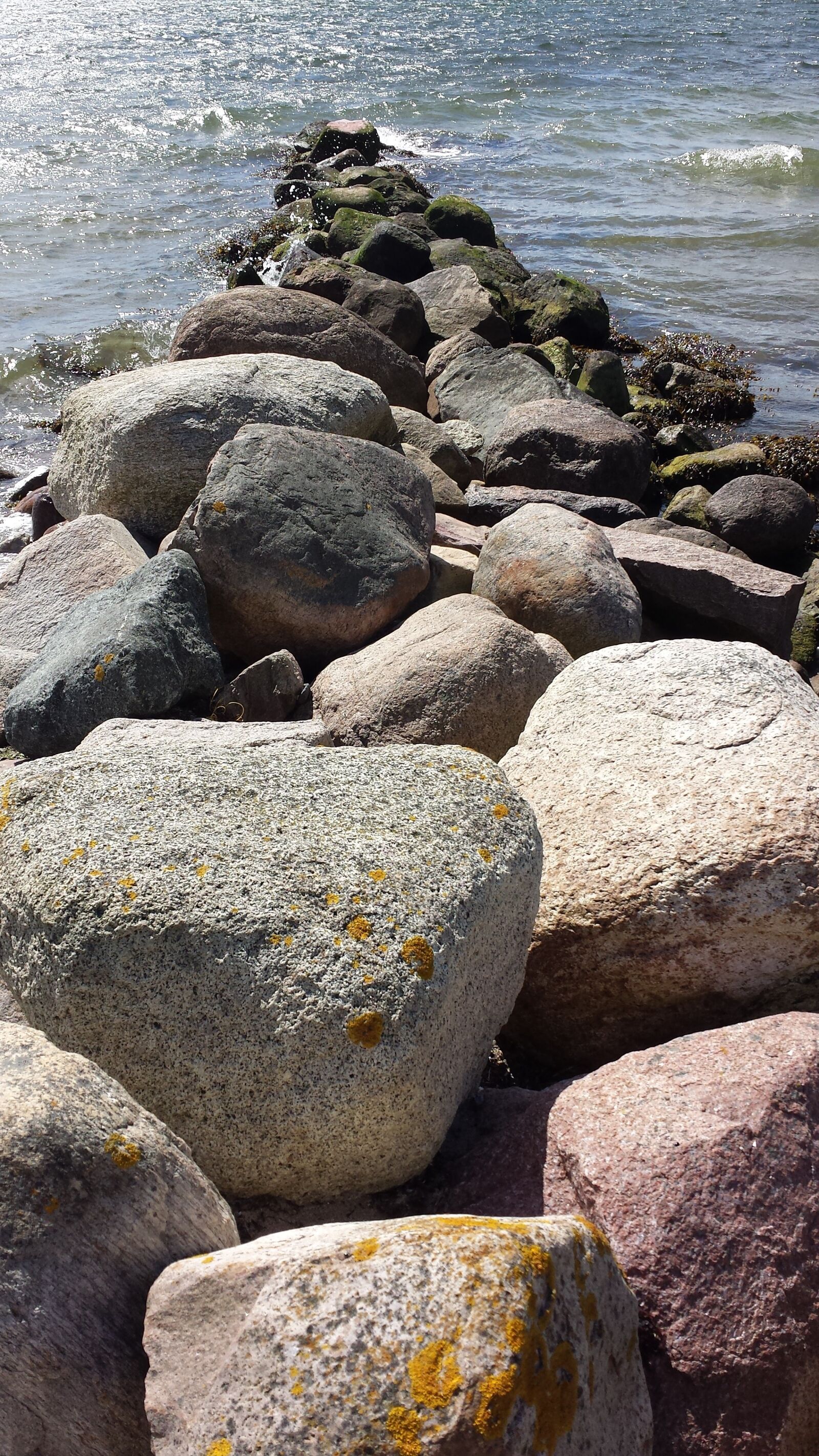 Samsung Galaxy S4 sample photo. Stones, rock, sea photography