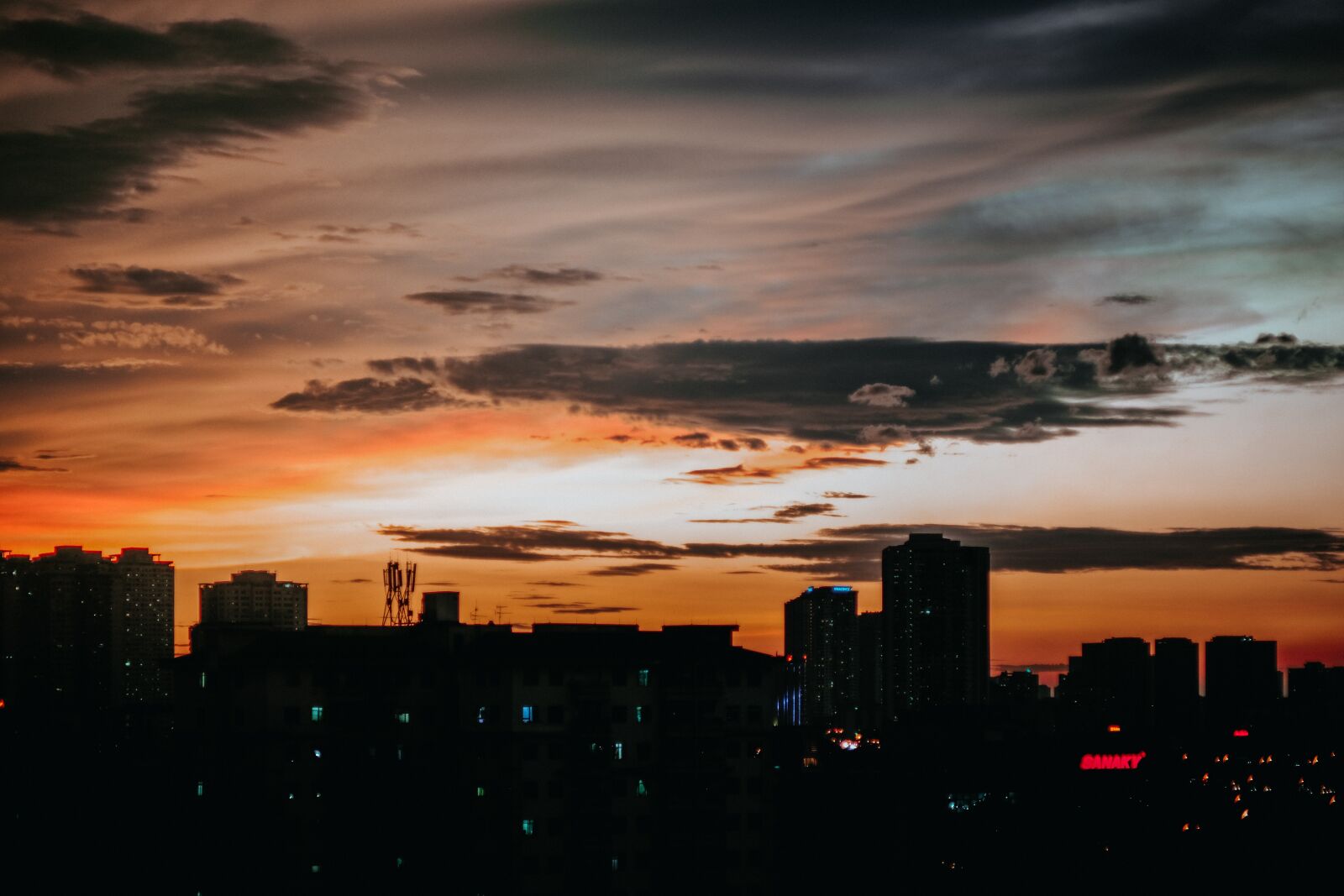 Fujifilm X-T30 sample photo. Sunset, city, skyline photography