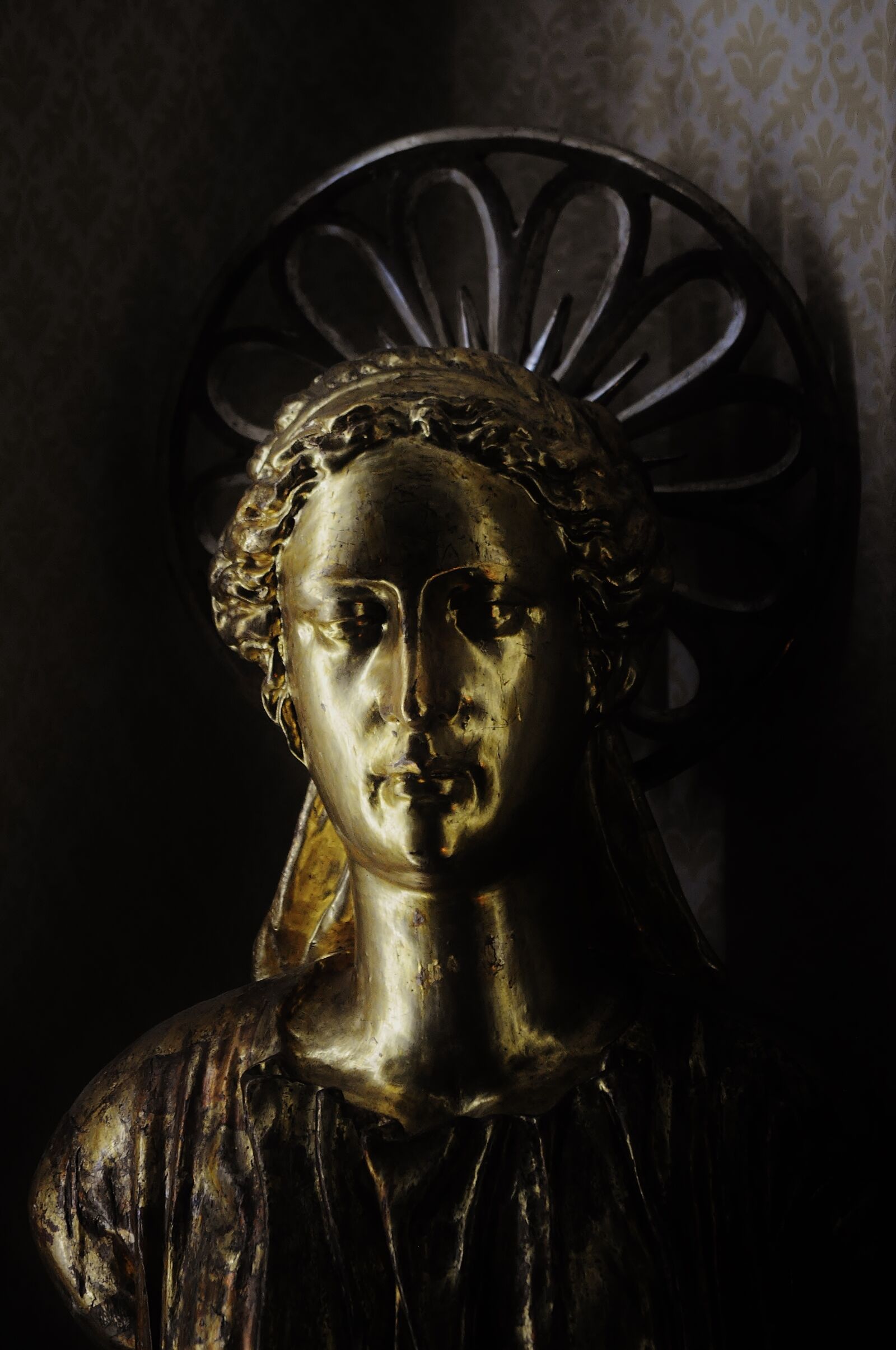 Nikon D5000 sample photo. Sculpture, gold, golden, angel photography