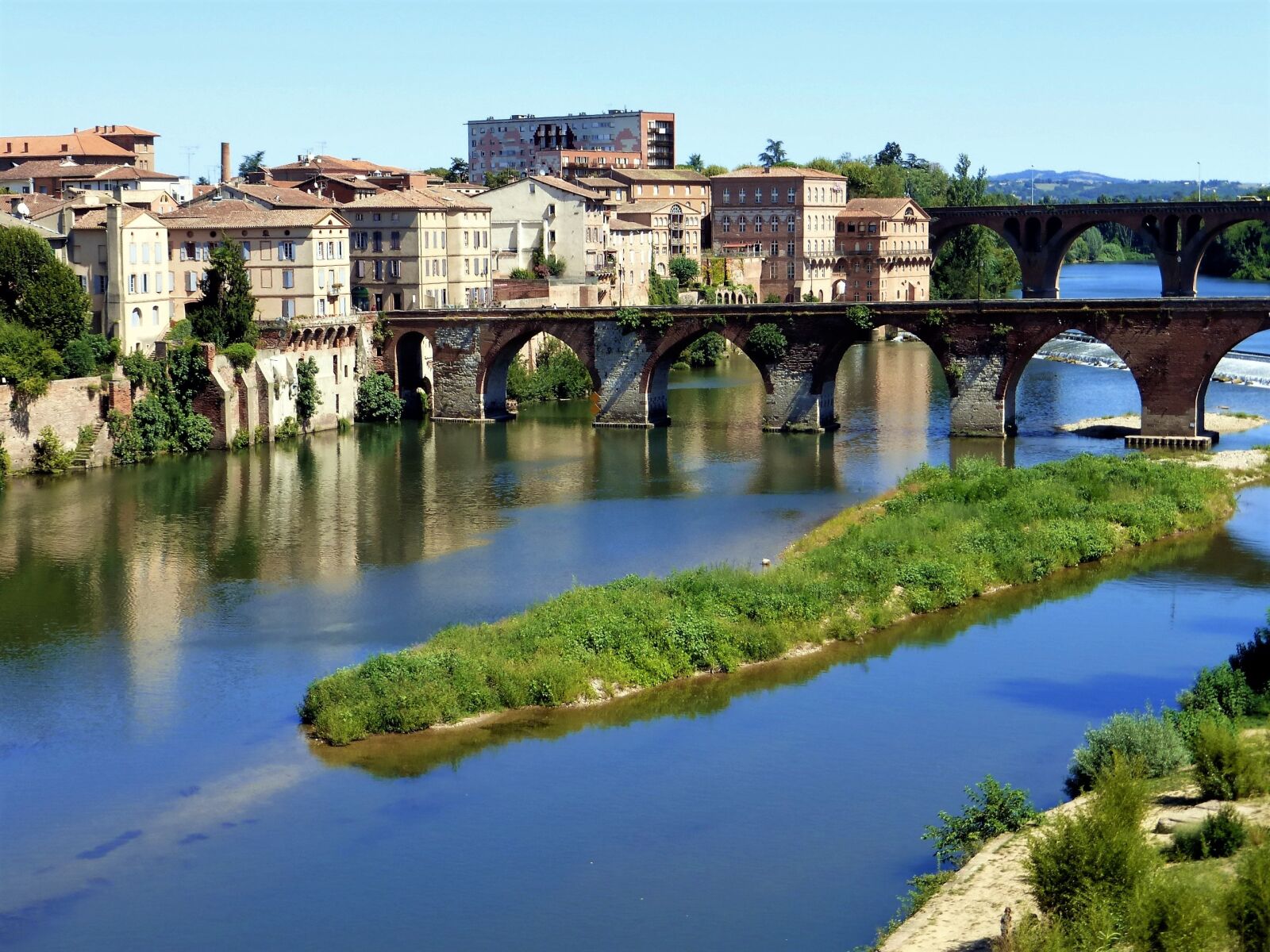 Panasonic Lumix DMC-ZS25 (Lumix DMC-TZ35) sample photo. Architecture, france, albi photography