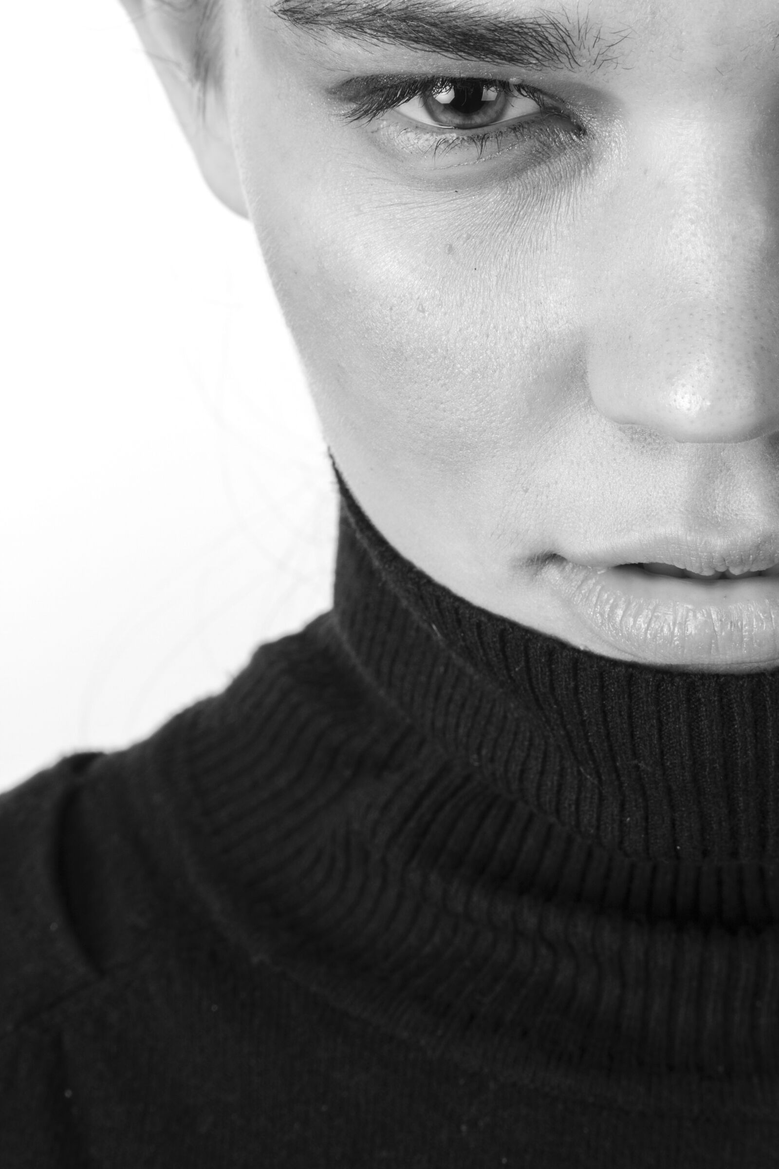 Canon EOS 7D + Canon EF 24-105mm F4L IS USM sample photo. Model, black and white photography