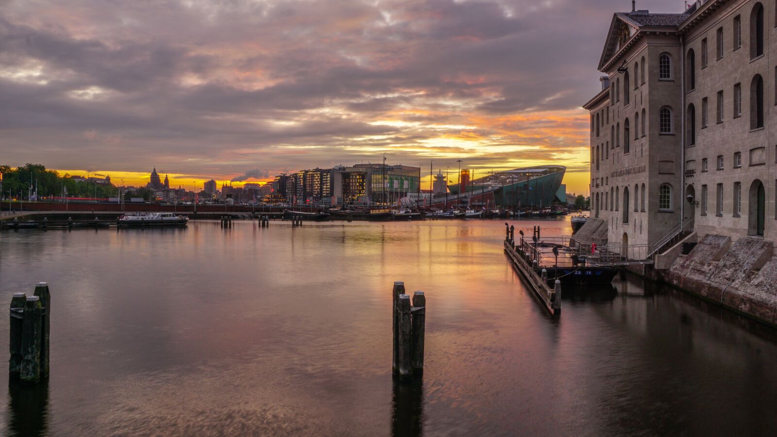 Sony DT 18-135mm F3.5-5.6 SAM sample photo. Sunset, water, amsterdam photography