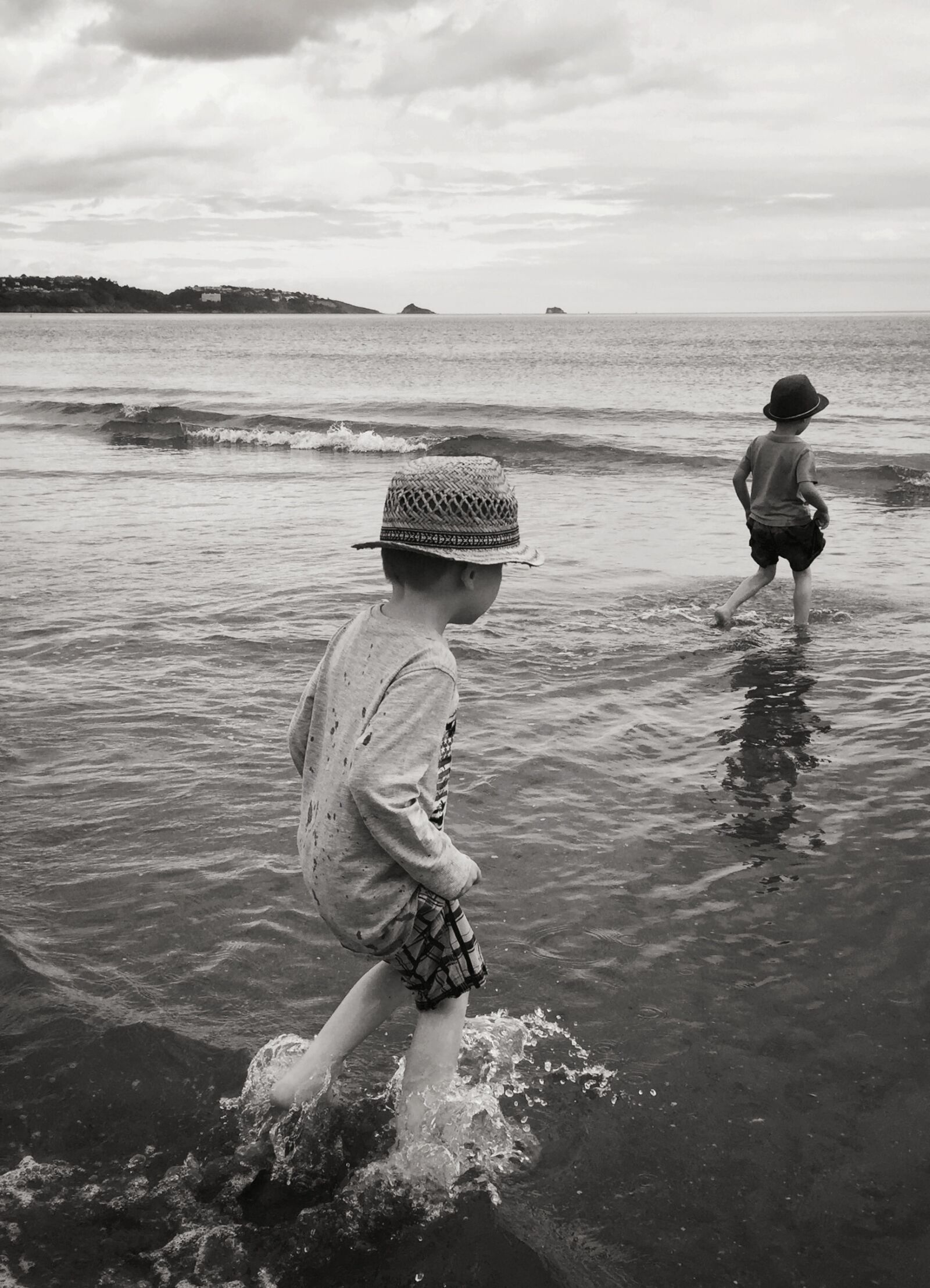 Apple iPhone 6 sample photo. Boys, sea, sand photography