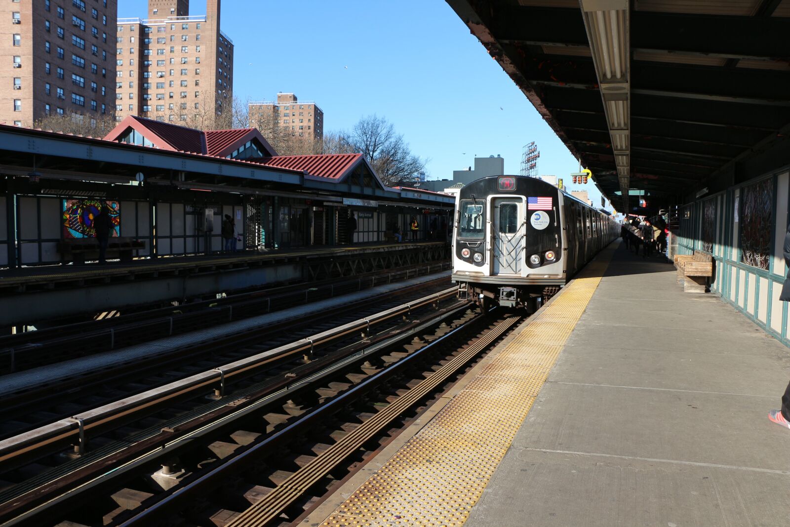 Canon EOS 700D (EOS Rebel T5i / EOS Kiss X7i) sample photo. Metro, train, city photography