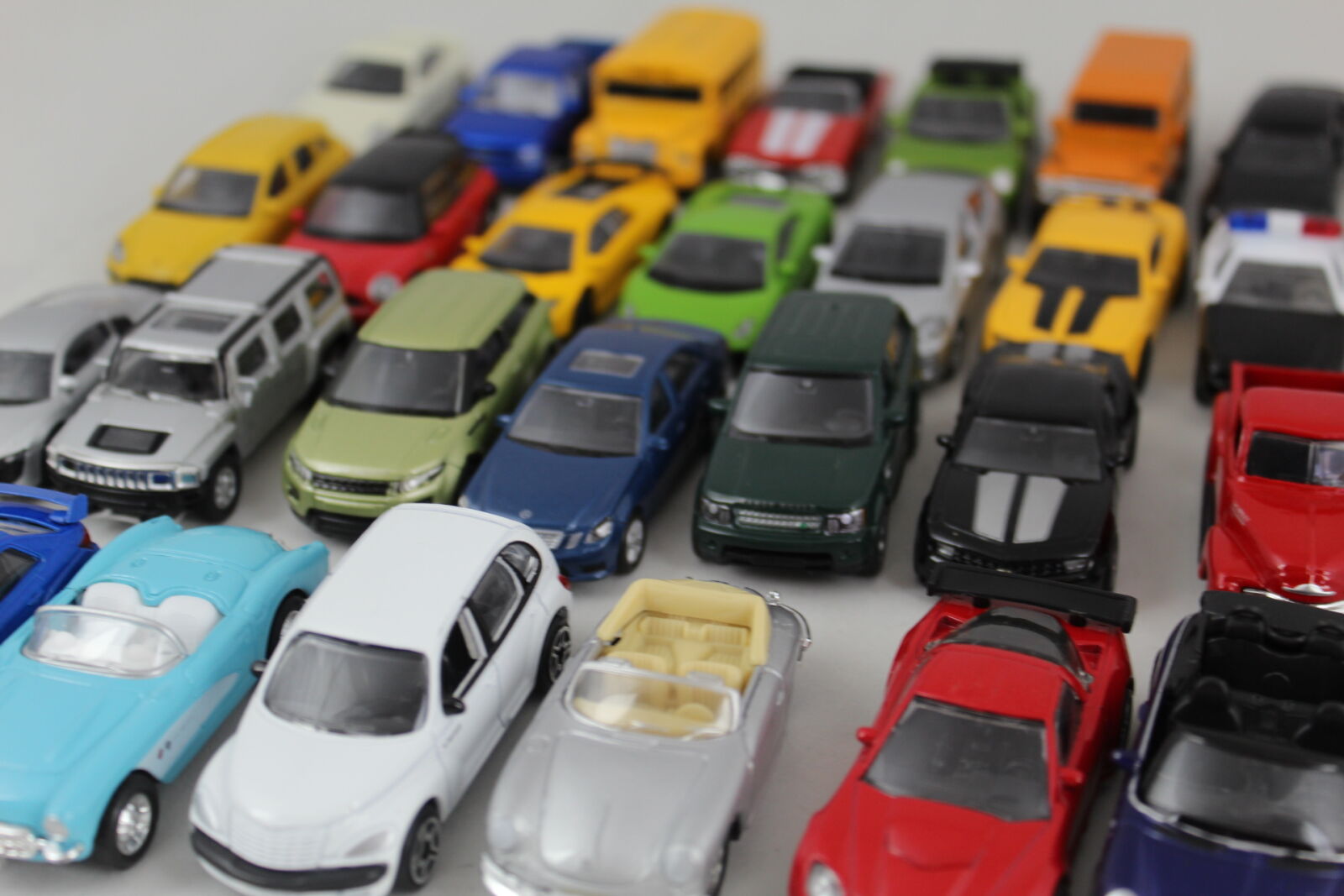 Canon EOS 600D (Rebel EOS T3i / EOS Kiss X5) sample photo. Lot, of, small, cars photography