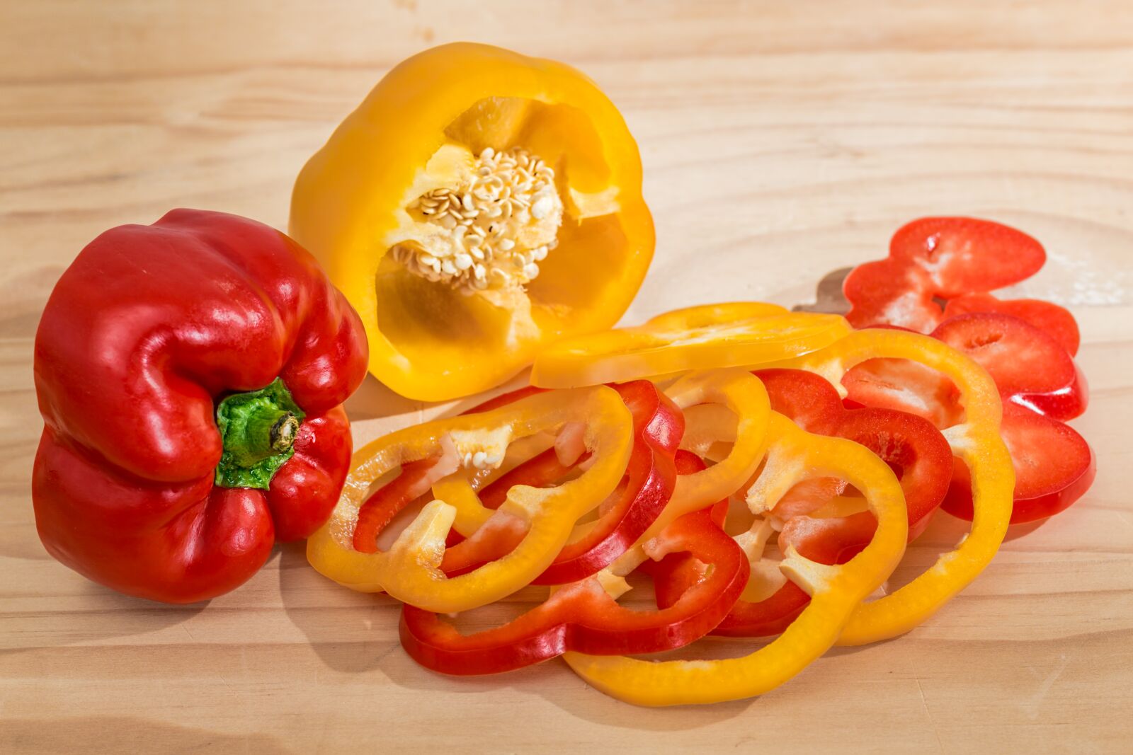 Canon EOS 70D + Canon EF 50mm F1.4 USM sample photo. Bell pepper, sweet pepper photography