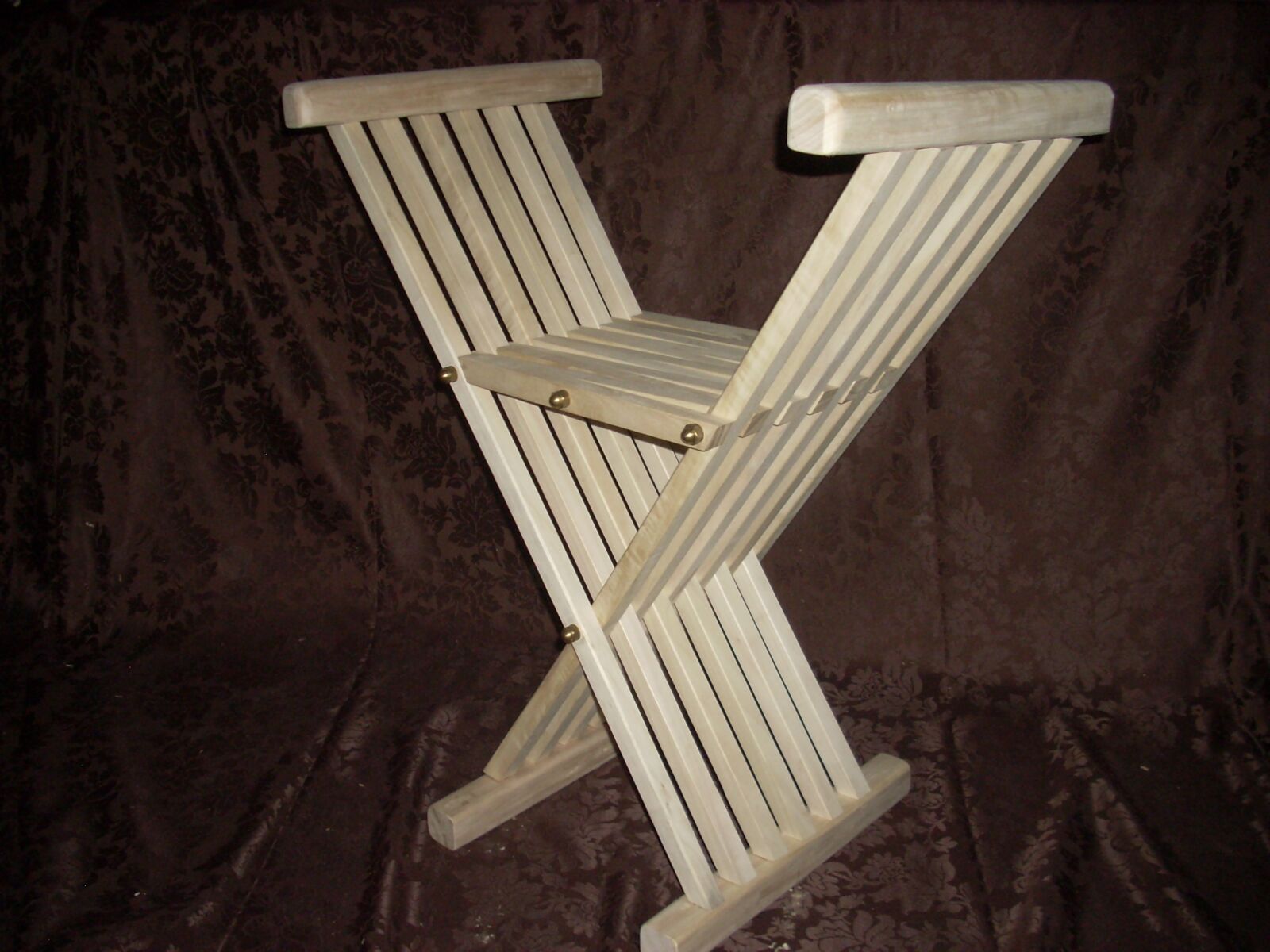 Nikon COOLPIX L11 sample photo. Chair, savonarola, wood photography