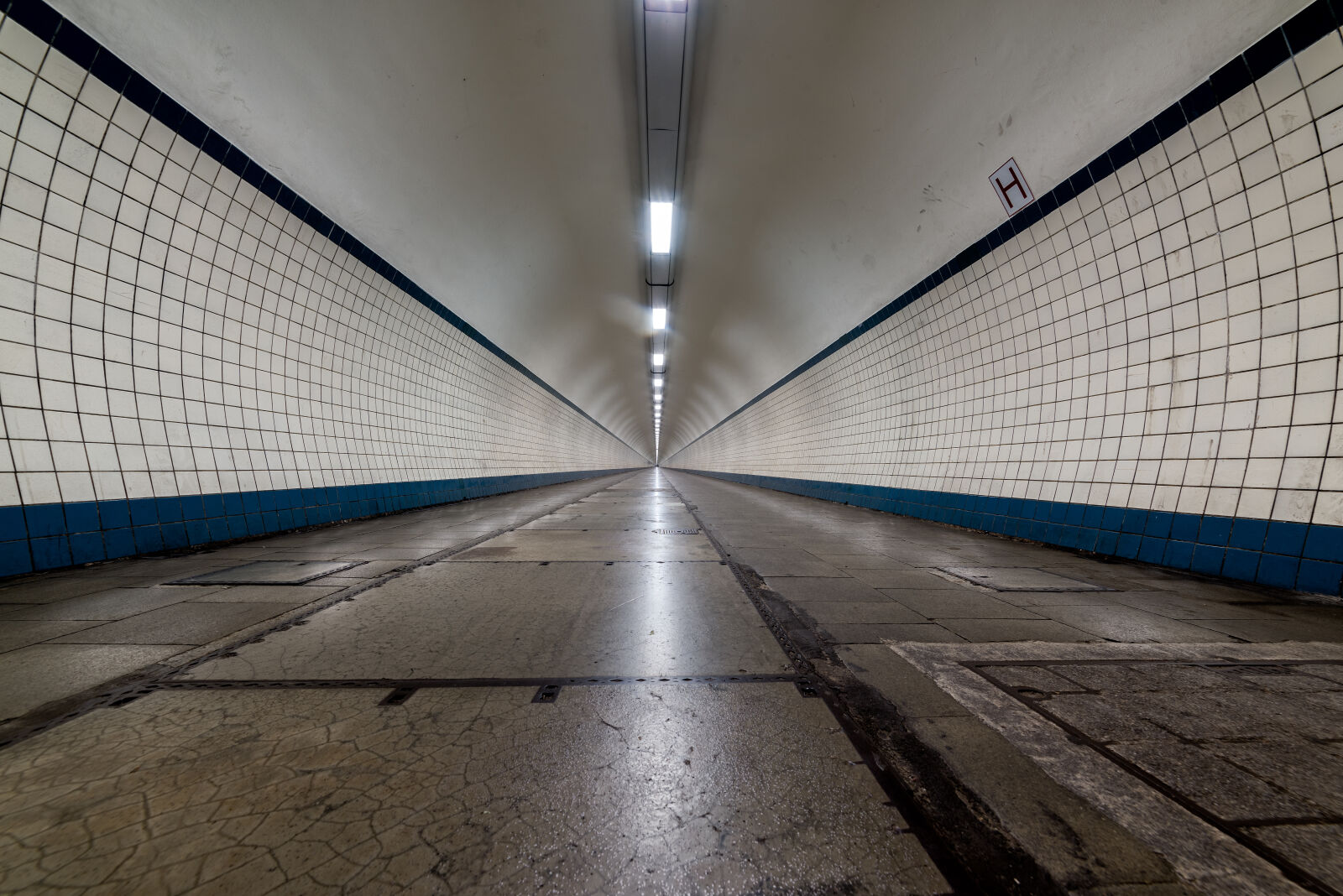 Nikon D810 sample photo. Corridor, empty, tunnel, tunnel photography