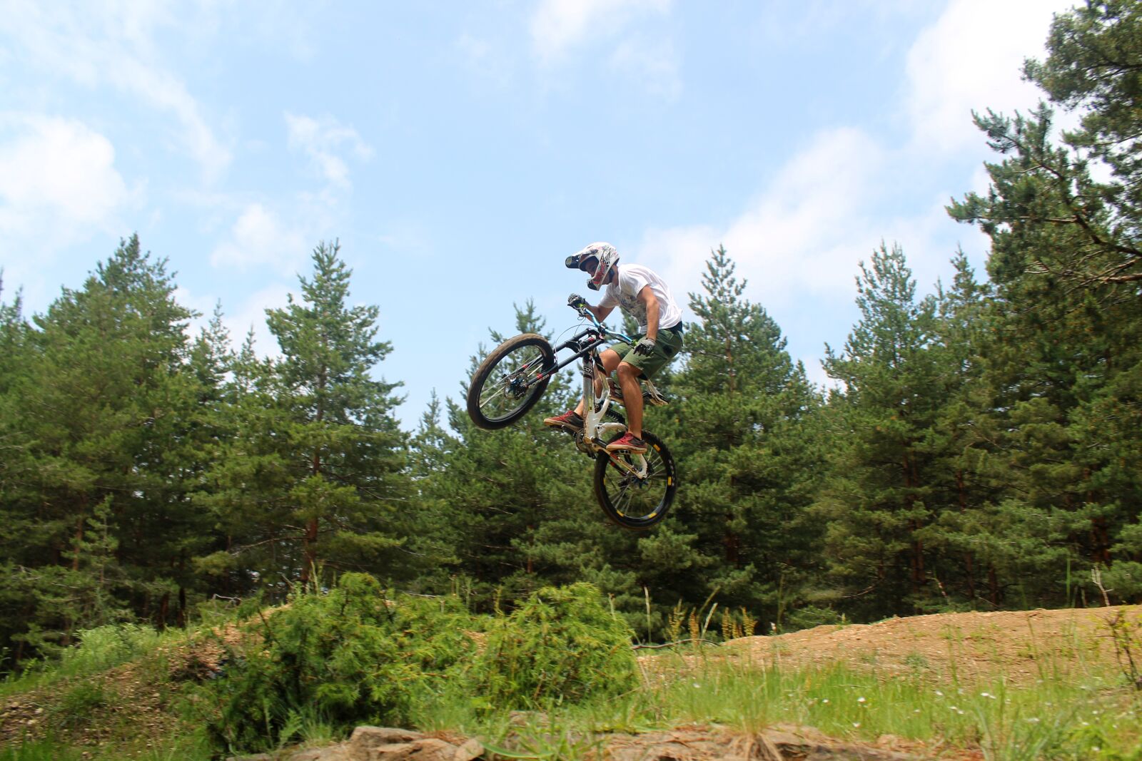 Canon EOS 1100D (EOS Rebel T3 / EOS Kiss X50) sample photo. Jump, extreme, wheel photography