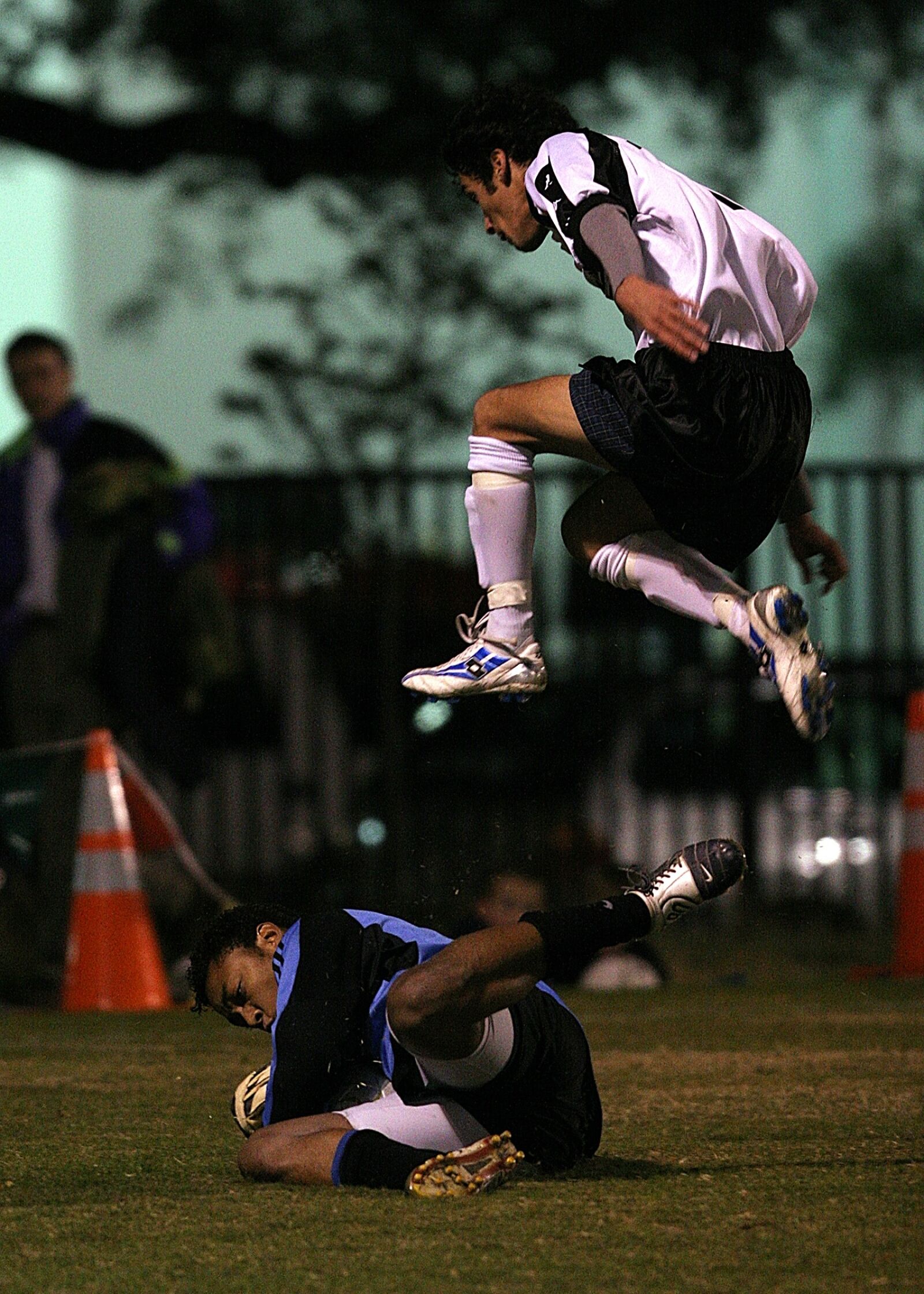Canon EOS 20D sample photo. Soccer, player, jumping photography