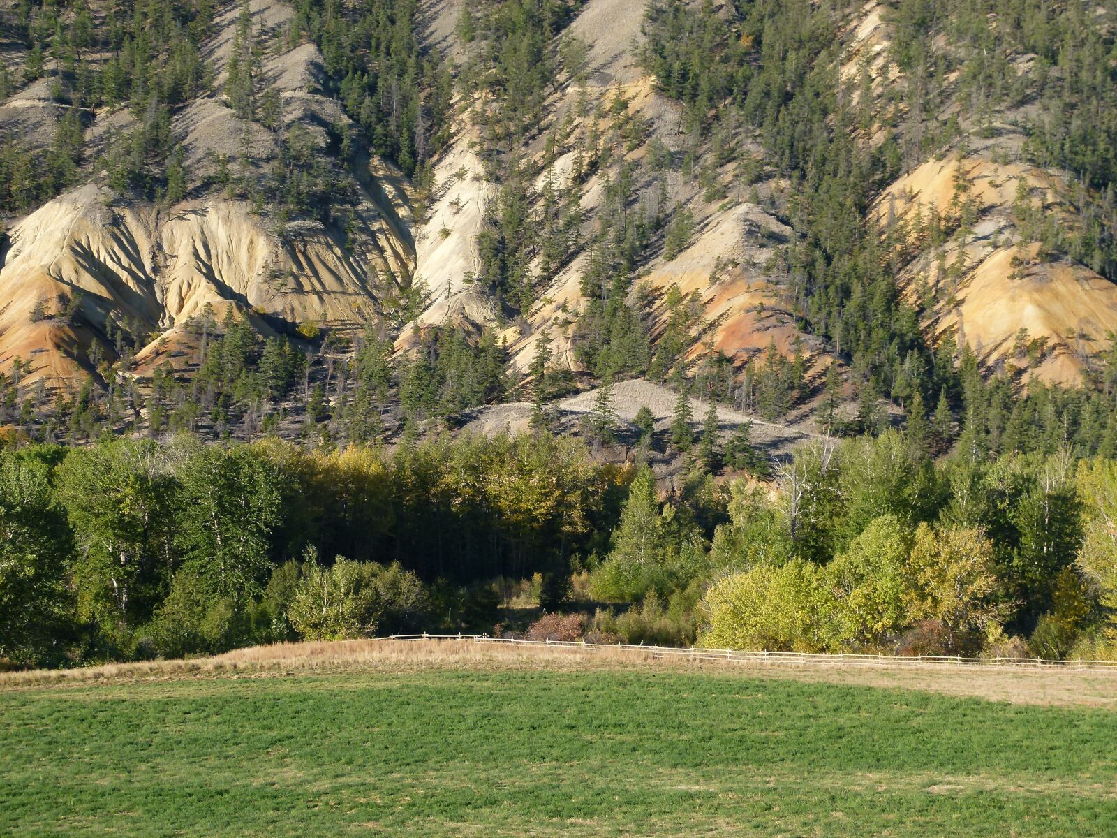Panasonic Lumix DMC-FZ100 sample photo. Irony, ferrous, hills photography