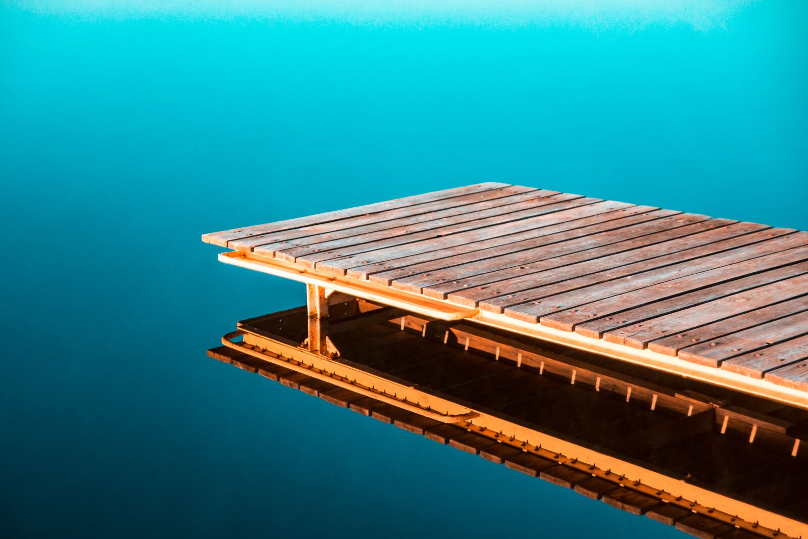Canon EOS 700D (EOS Rebel T5i / EOS Kiss X7i) sample photo. Footbridge, water, the pier photography