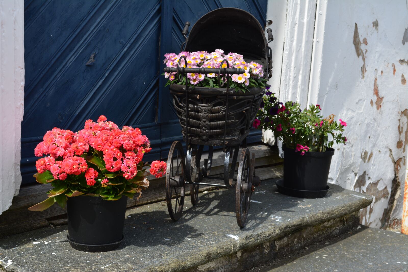 Nikon D5200 sample photo. Stavanger, old house, door photography