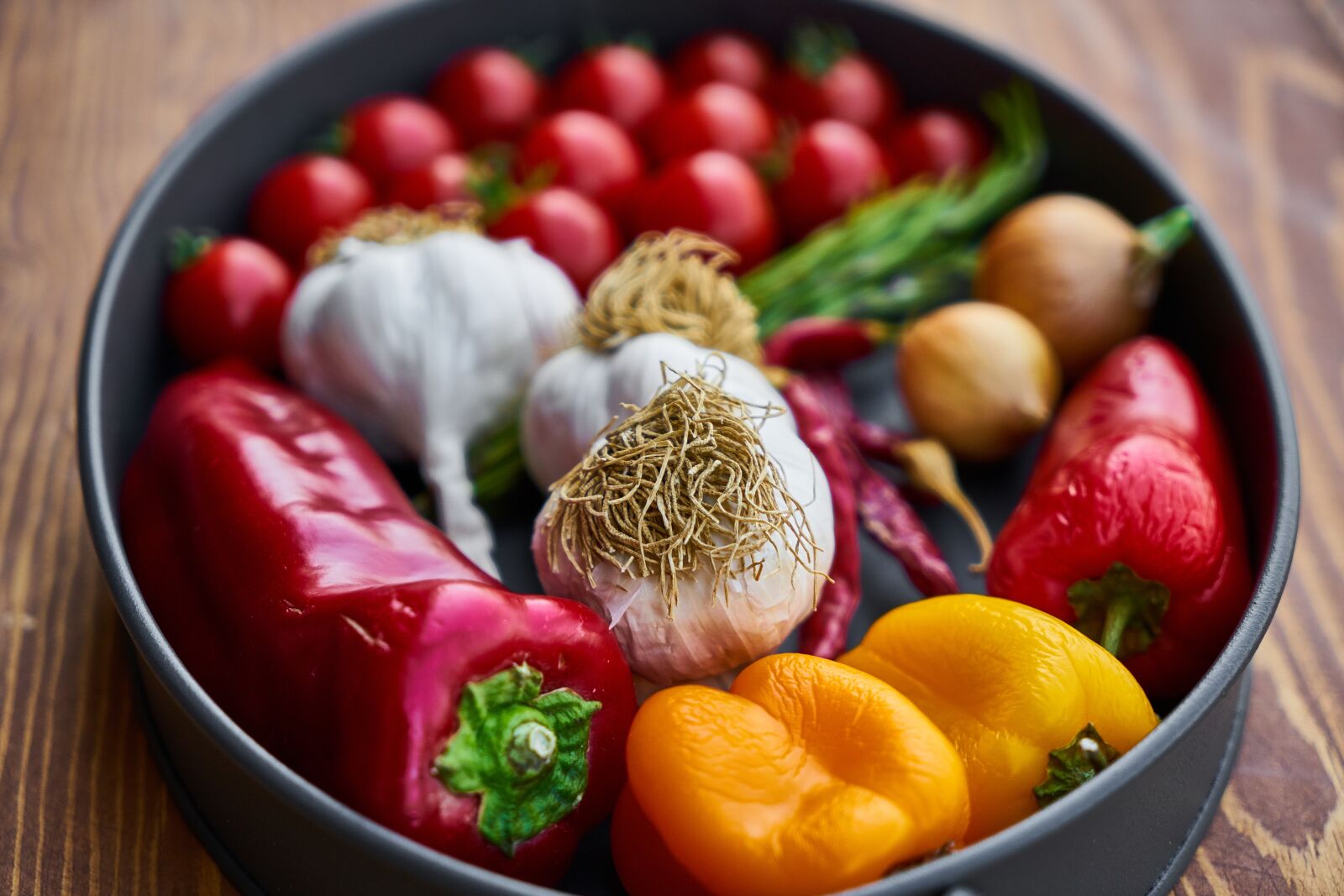 Sony a7R II sample photo. Tomato, garlic, pepper photography