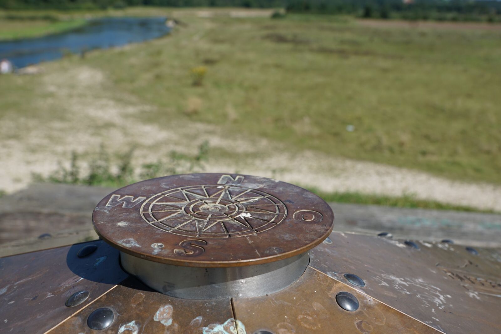 Sony DT 16-50mm F2.8 SSM sample photo. Compass, north, south photography