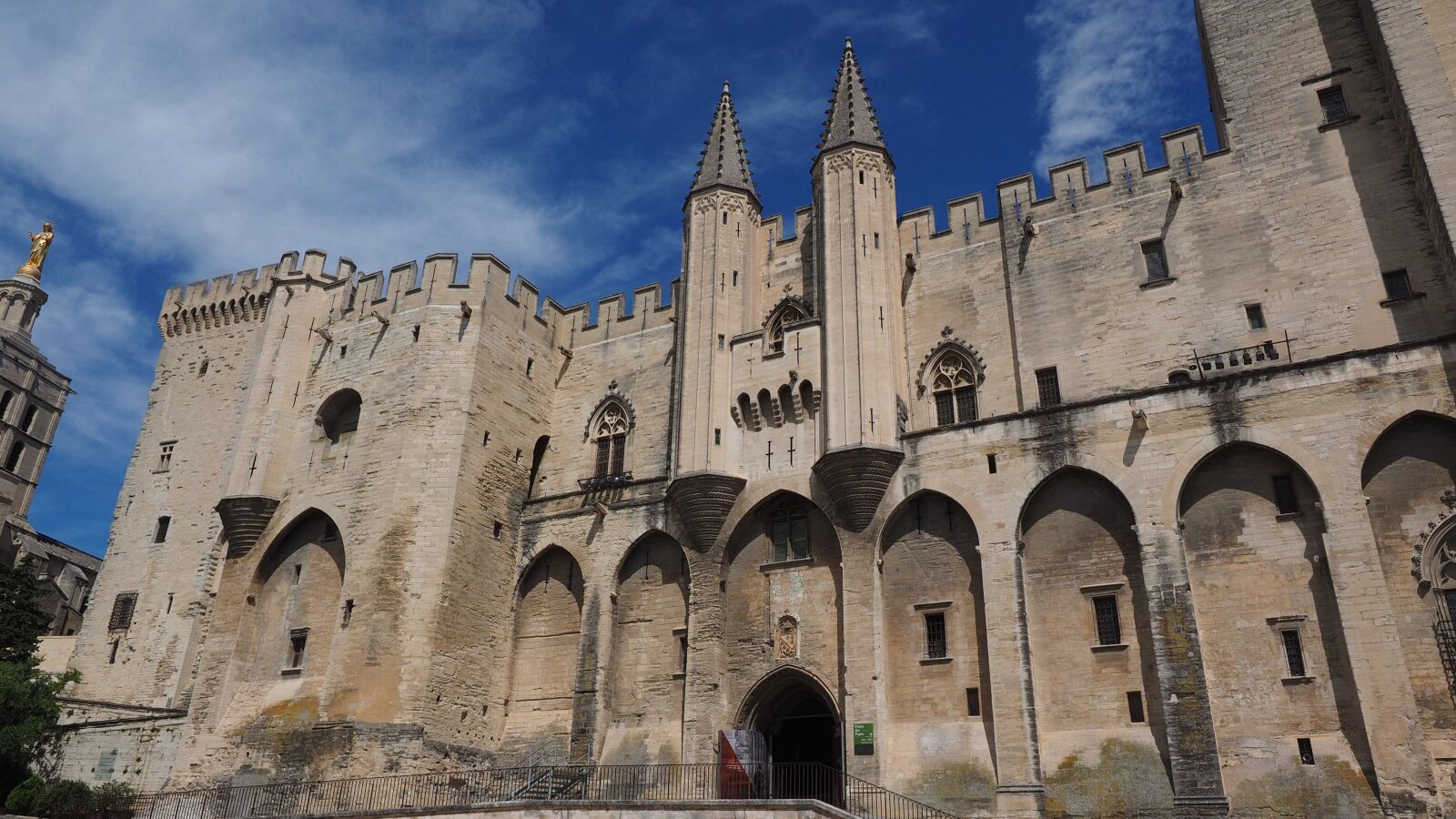 Olympus OM-D E-M1 + Olympus M.Zuiko Digital ED 12-40mm F2.8 Pro sample photo. Avignon, palais des papes photography