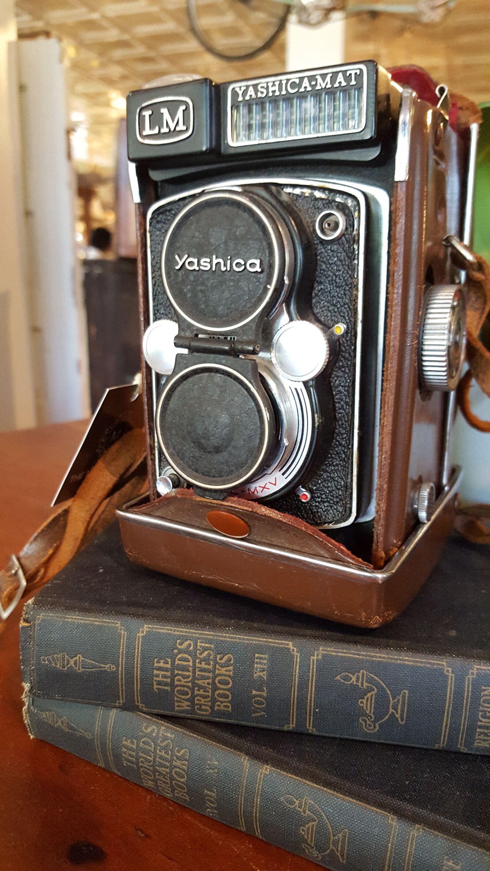Samsung Galaxy S6 sample photo. Camera, vintage, books photography