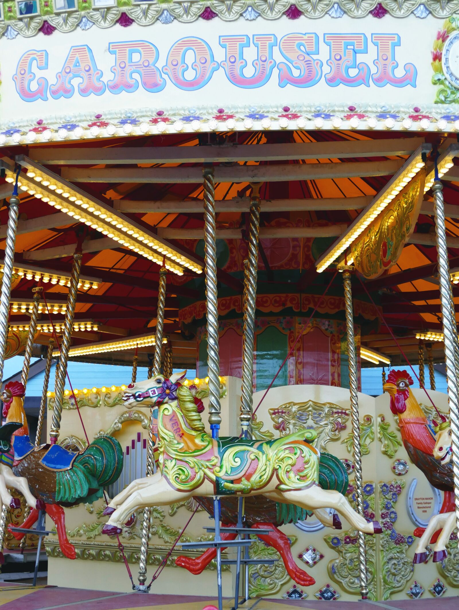 Panasonic Lumix DMC-FZ1000 sample photo. Carousel, carnival, tourism photography
