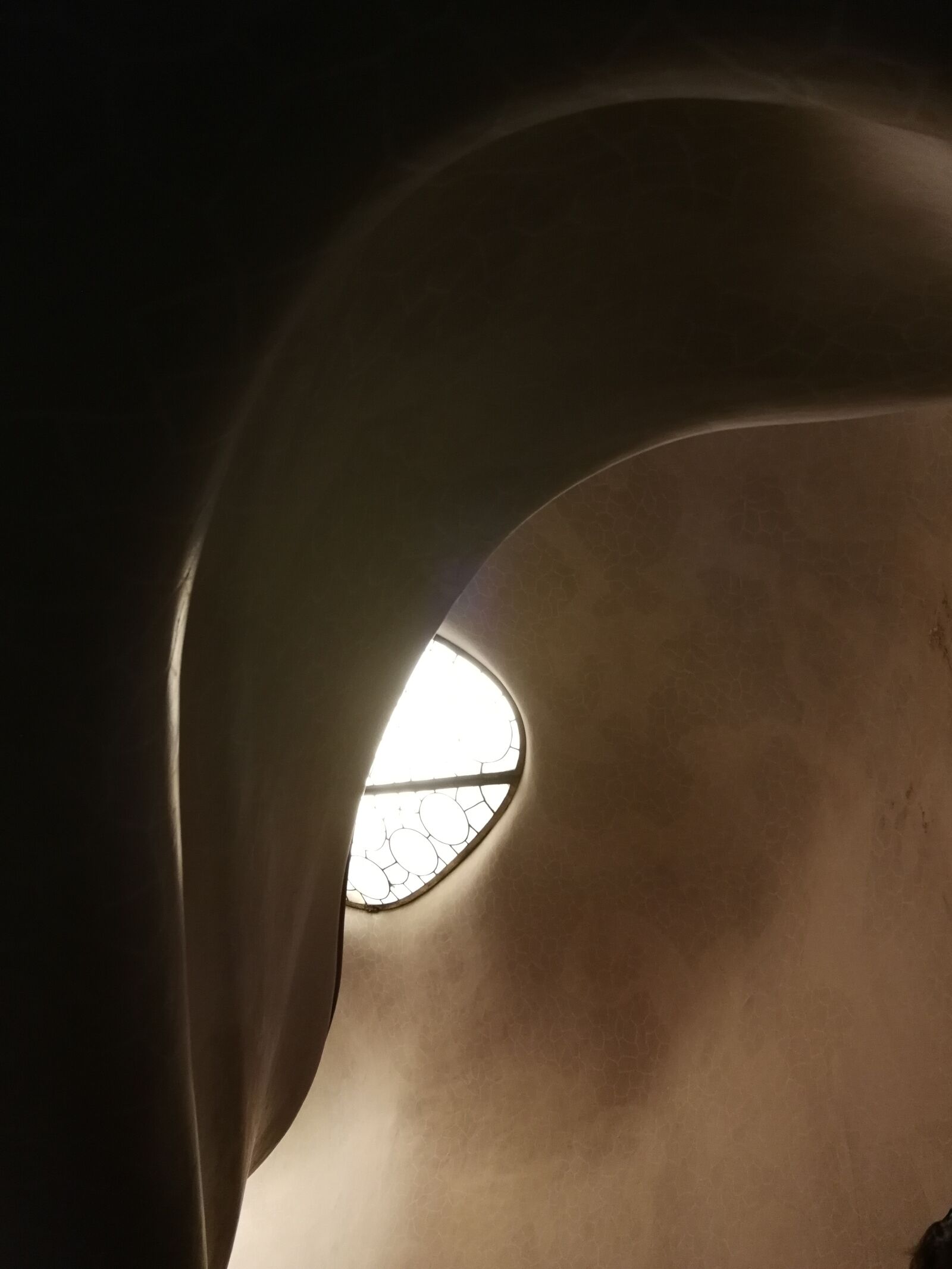 HUAWEI P10 sample photo. Building, gaudi, casa batllo photography