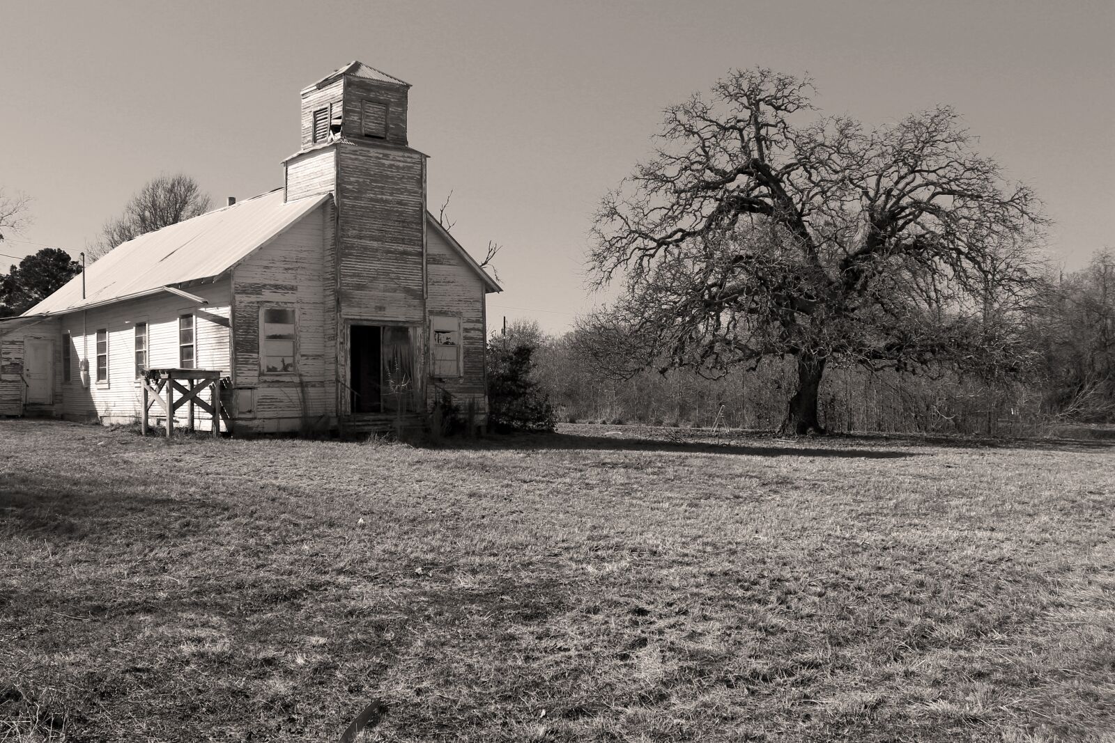 Canon EOS 600D (Rebel EOS T3i / EOS Kiss X5) sample photo. Abandoned, black, and, white photography