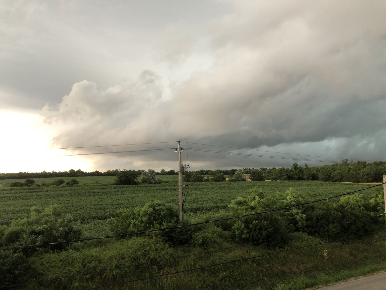 iPhone 8 back camera 3.99mm f/1.8 sample photo. Storm, clouds, nature photography
