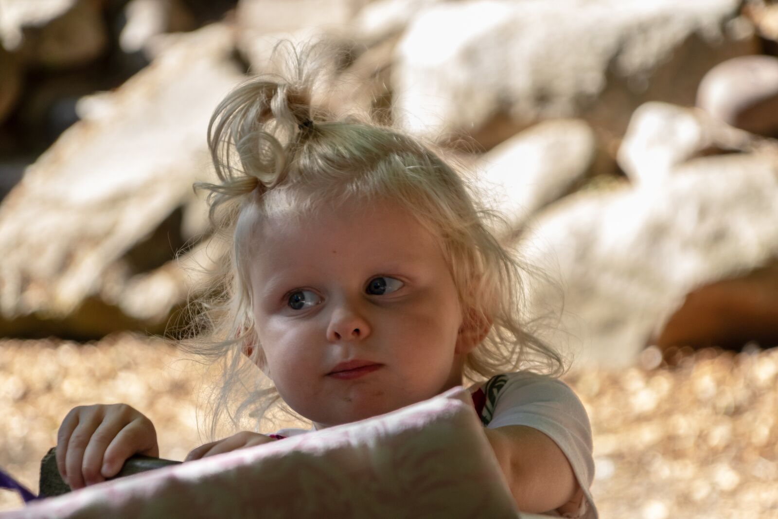 Canon EOS 750D (EOS Rebel T6i / EOS Kiss X8i) + Canon TS-E 90mm F2.8 Tilt-Shift sample photo. Girl, clip, portrait photography