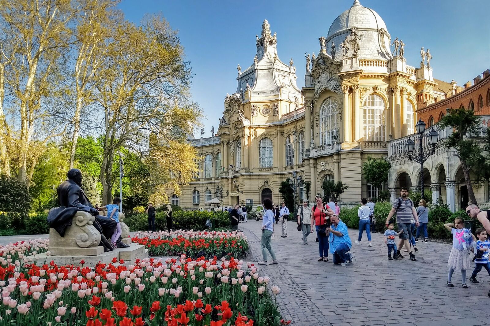 Motorola Moto G (5) Plus sample photo. Budapest, palace, hungary photography
