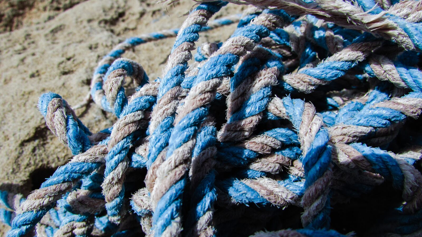 Canon PowerShot SX400 IS sample photo. Rope, discarded, waste photography