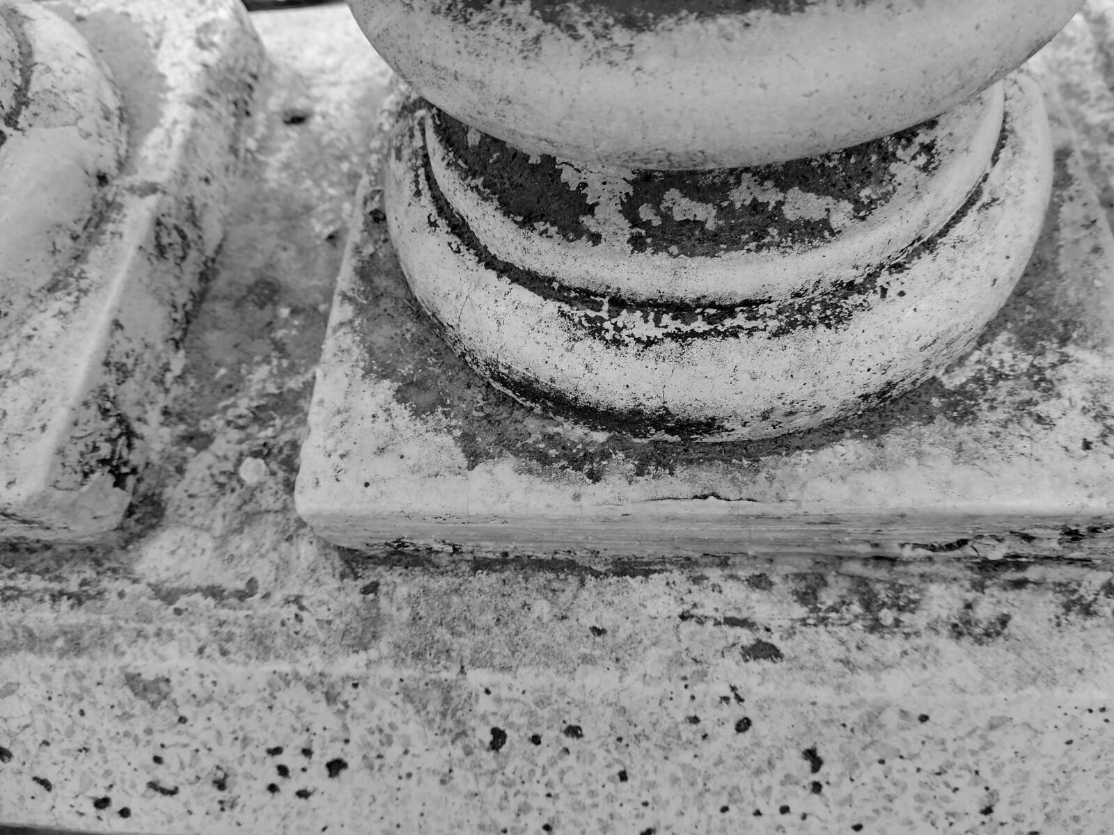 Nikon Coolpix P520 sample photo. Black and white, dirty photography