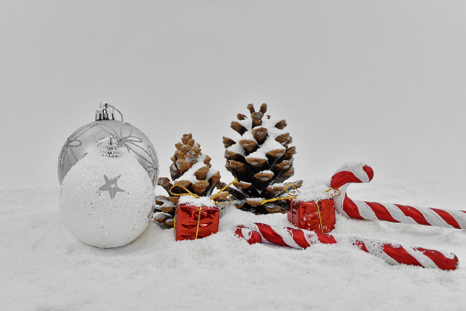 Nikon D5500 sample photo. Christmas, decorative, gifts, grey photography
