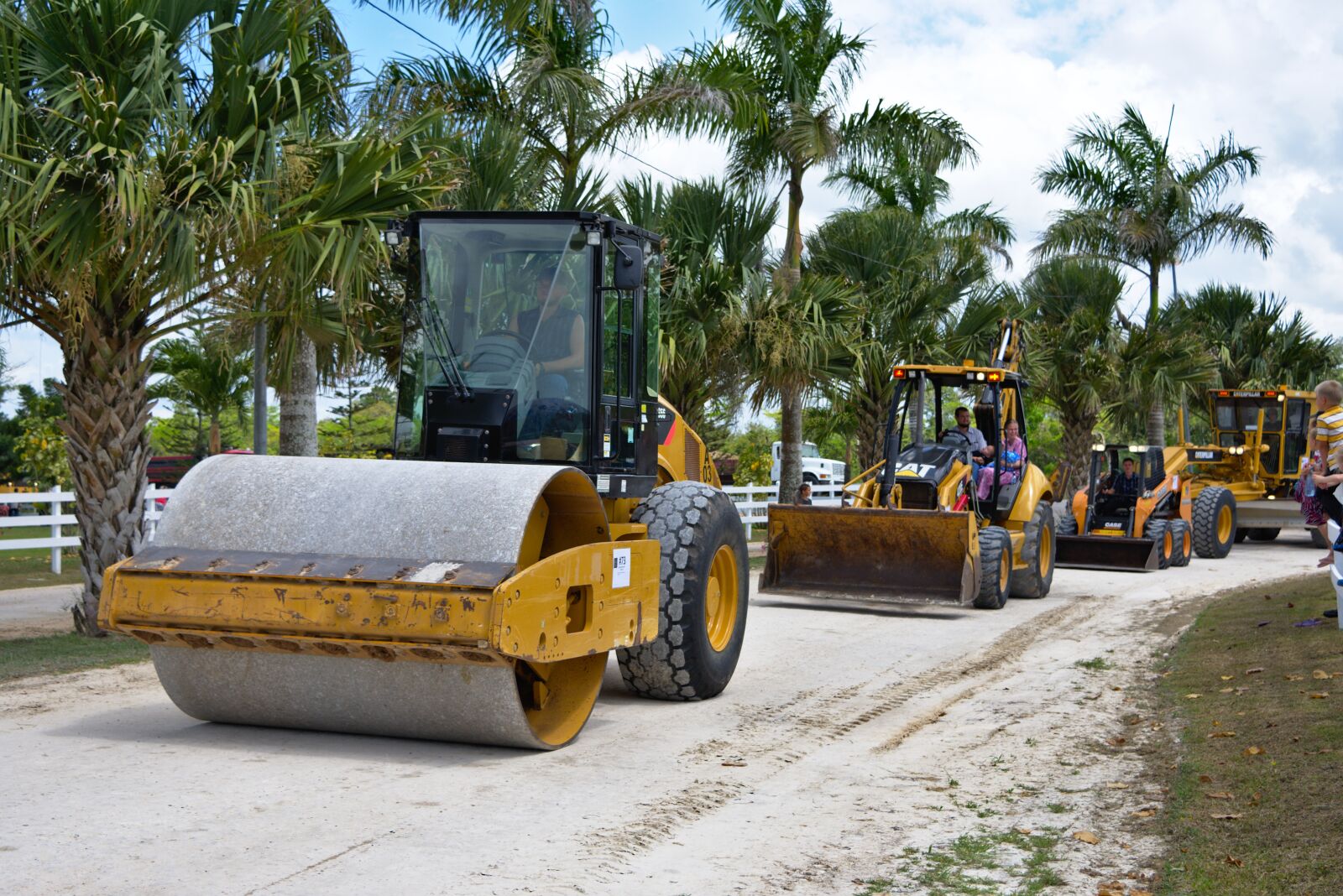 Nikon D7200 sample photo. Parade, construction equipment, roller photography