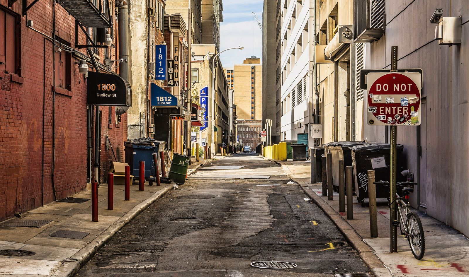 Nikon D7200 sample photo. Street, alley, urban photography