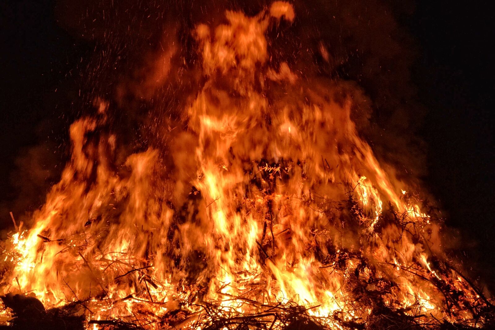 Nikon D3200 sample photo. Easter fire, fire, flame photography