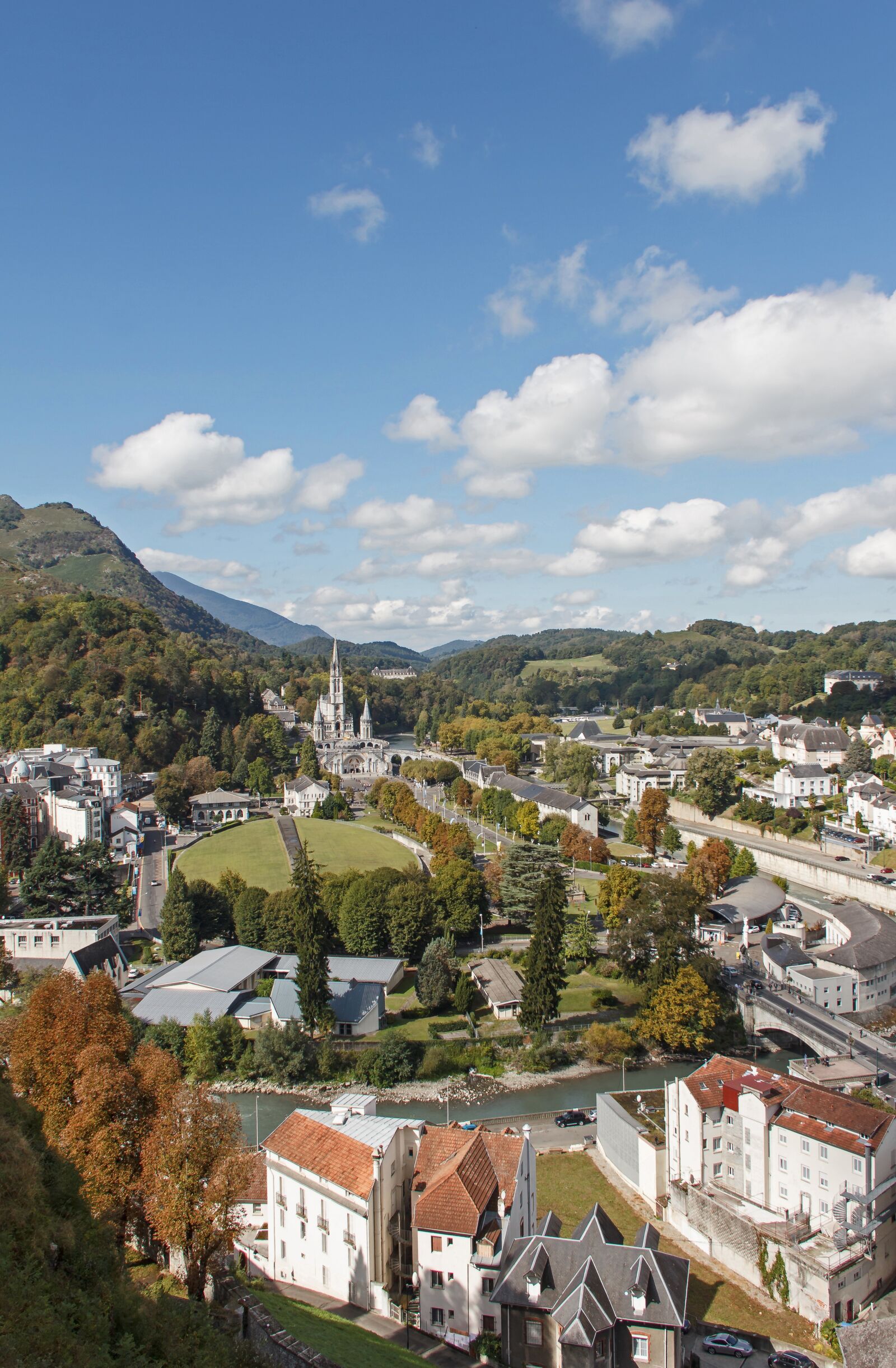Canon EOS 550D (EOS Rebel T2i / EOS Kiss X4) sample photo. Pilgrimage church, lourdes, france photography