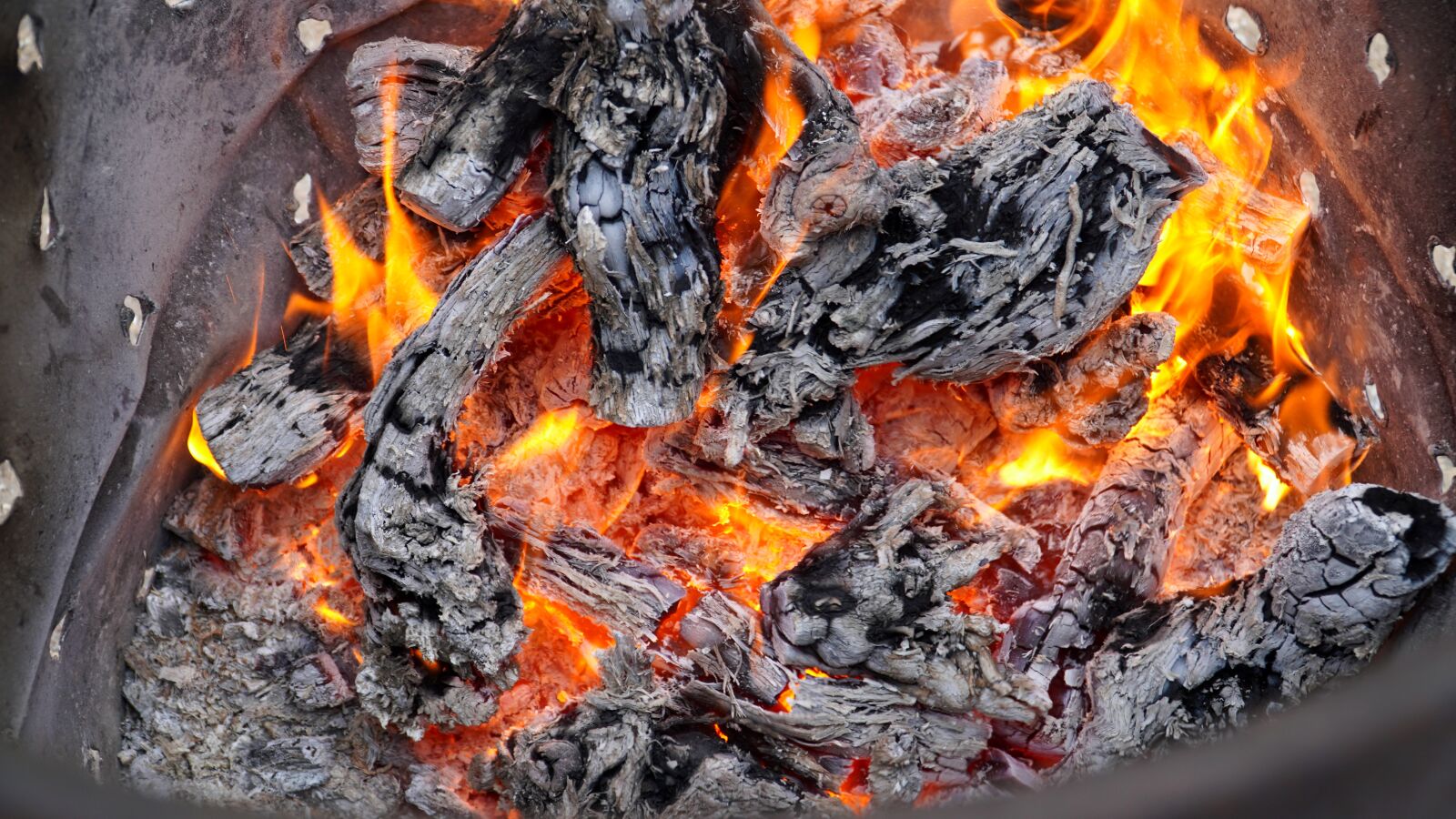 Sony E PZ 18-105mm F4 G OSS sample photo. Fire, embers, burn photography