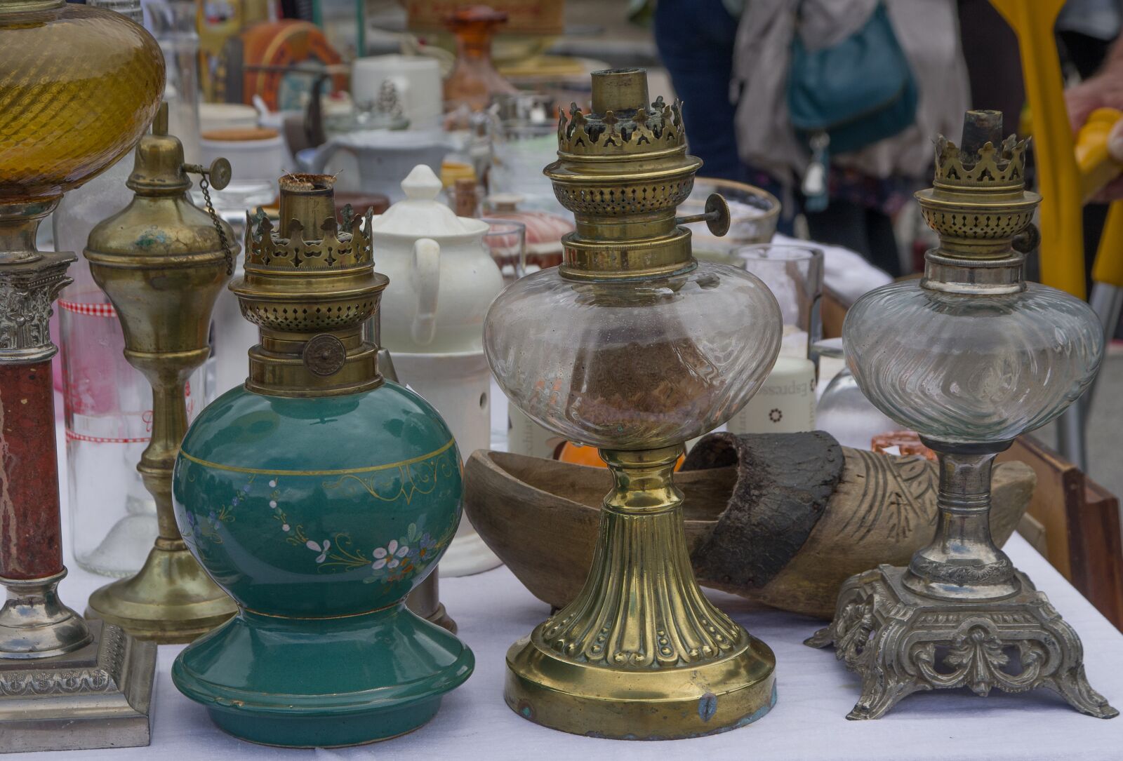 Pentax KP sample photo. Flea market, lamps, lighting photography