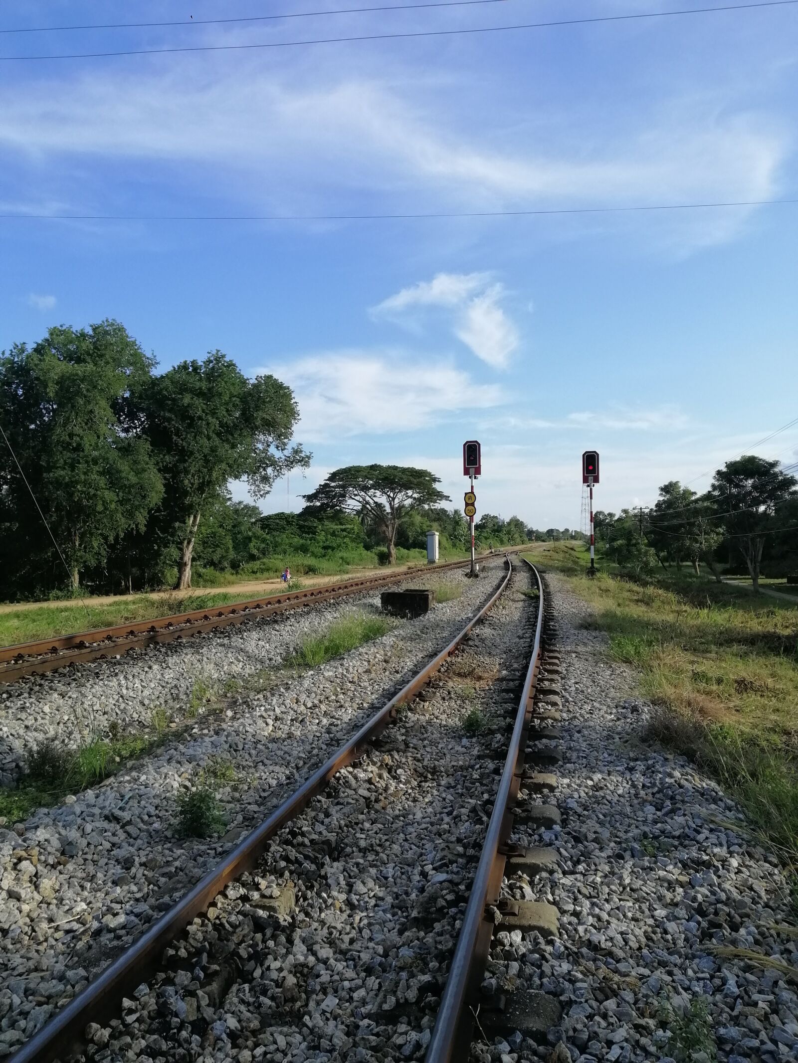 HUAWEI nova 3i sample photo. Rail tracks, train, railroad photography