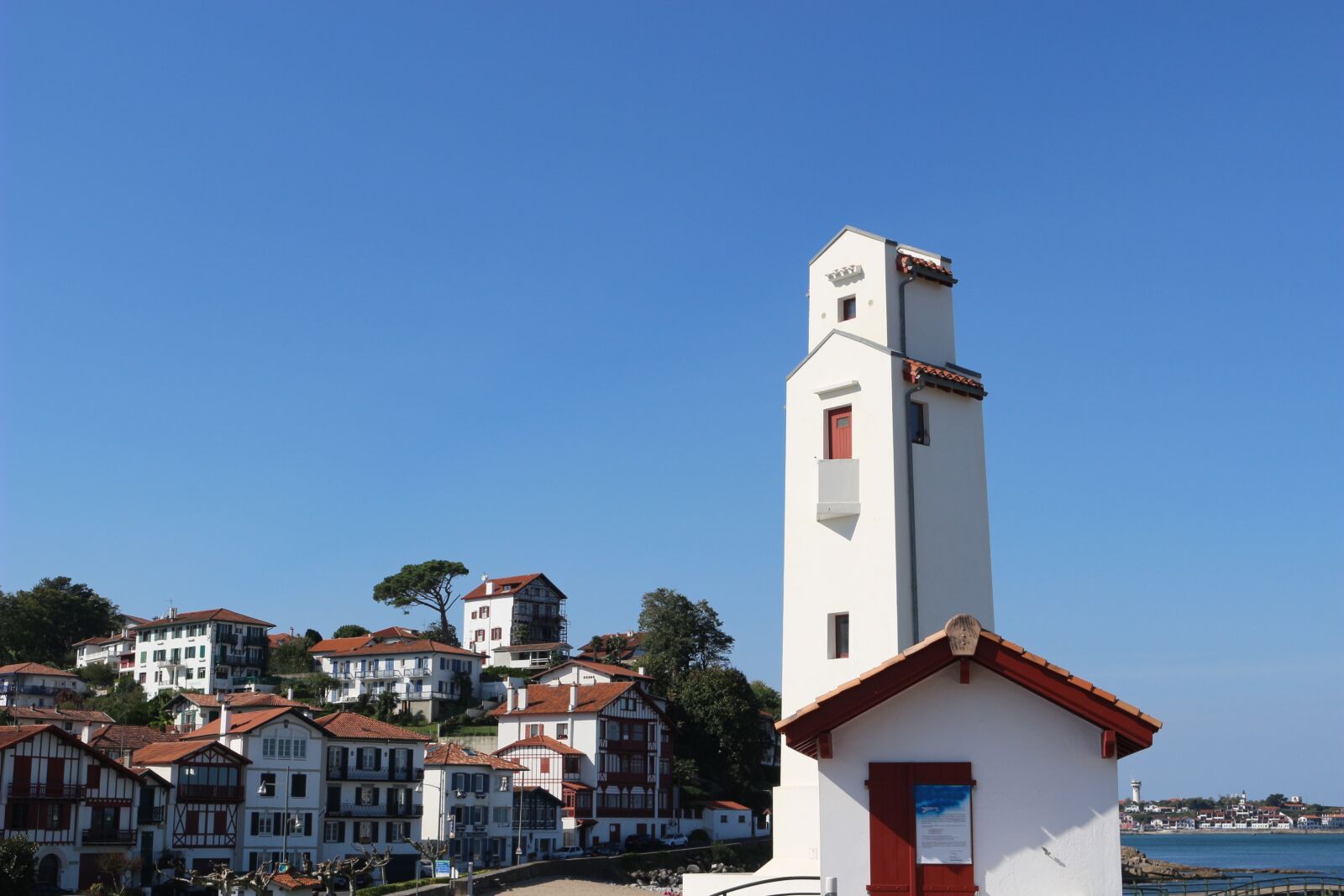 Canon EOS 100D (EOS Rebel SL1 / EOS Kiss X7) sample photo. Lighthouse, france basque coast photography