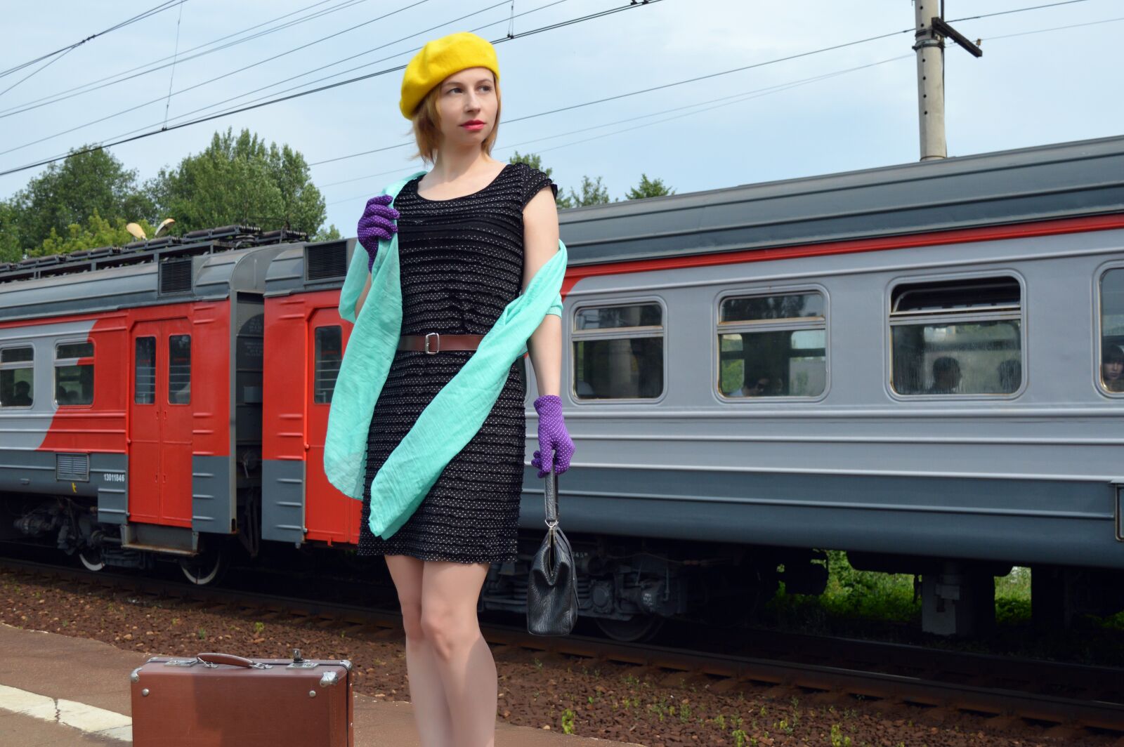 Nikon D3200 sample photo. Train, girl, vintage photography