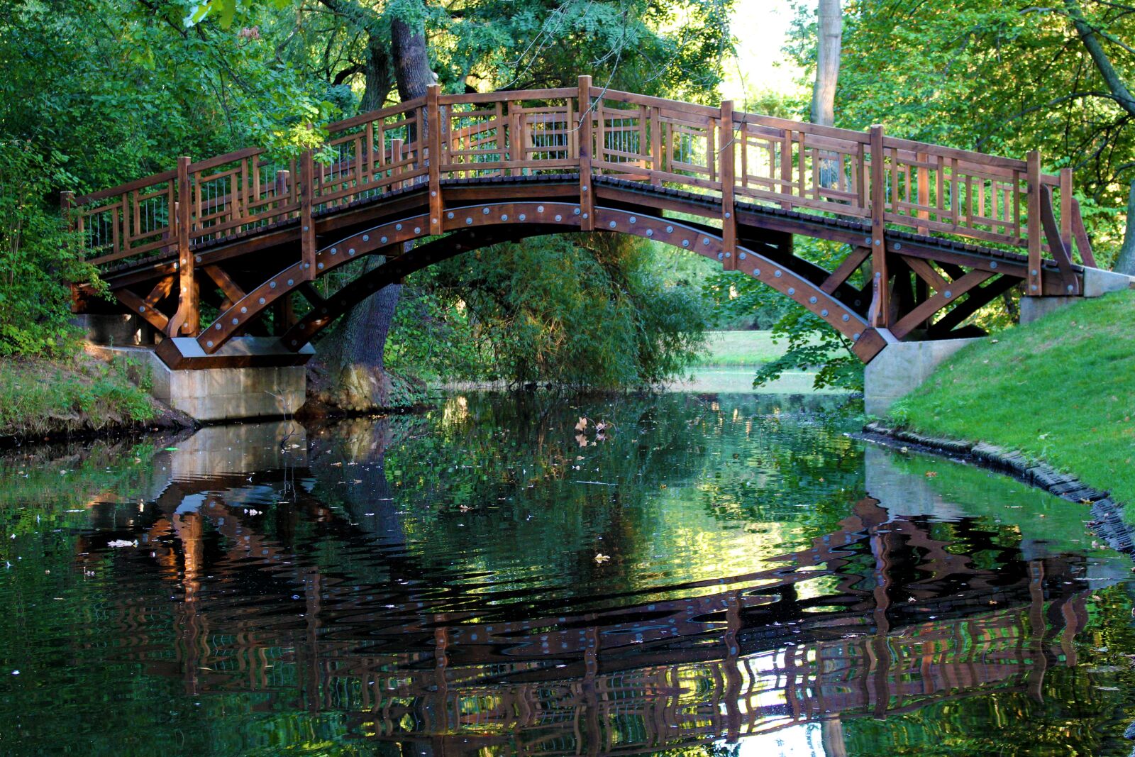 Canon EOS 700D (EOS Rebel T5i / EOS Kiss X7i) sample photo. Bridge, mirroring, water photography