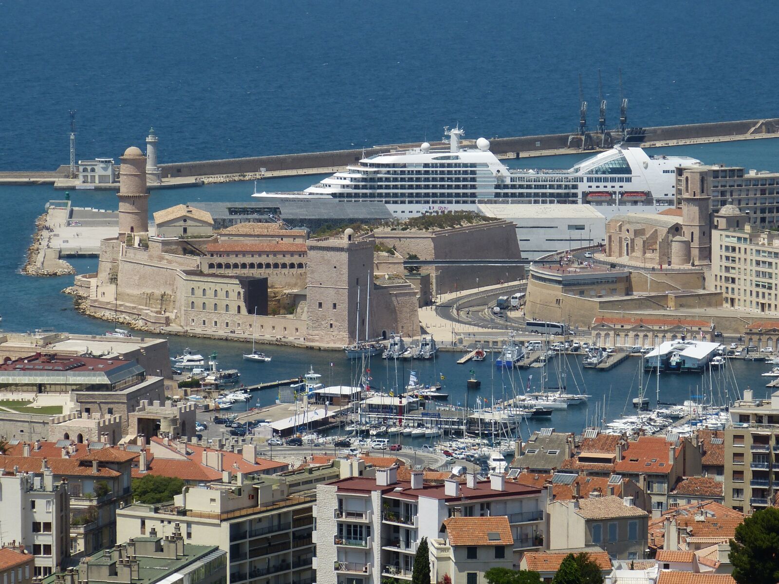 Panasonic Lumix DMC-FZ150 sample photo. Marseille, france, south of photography