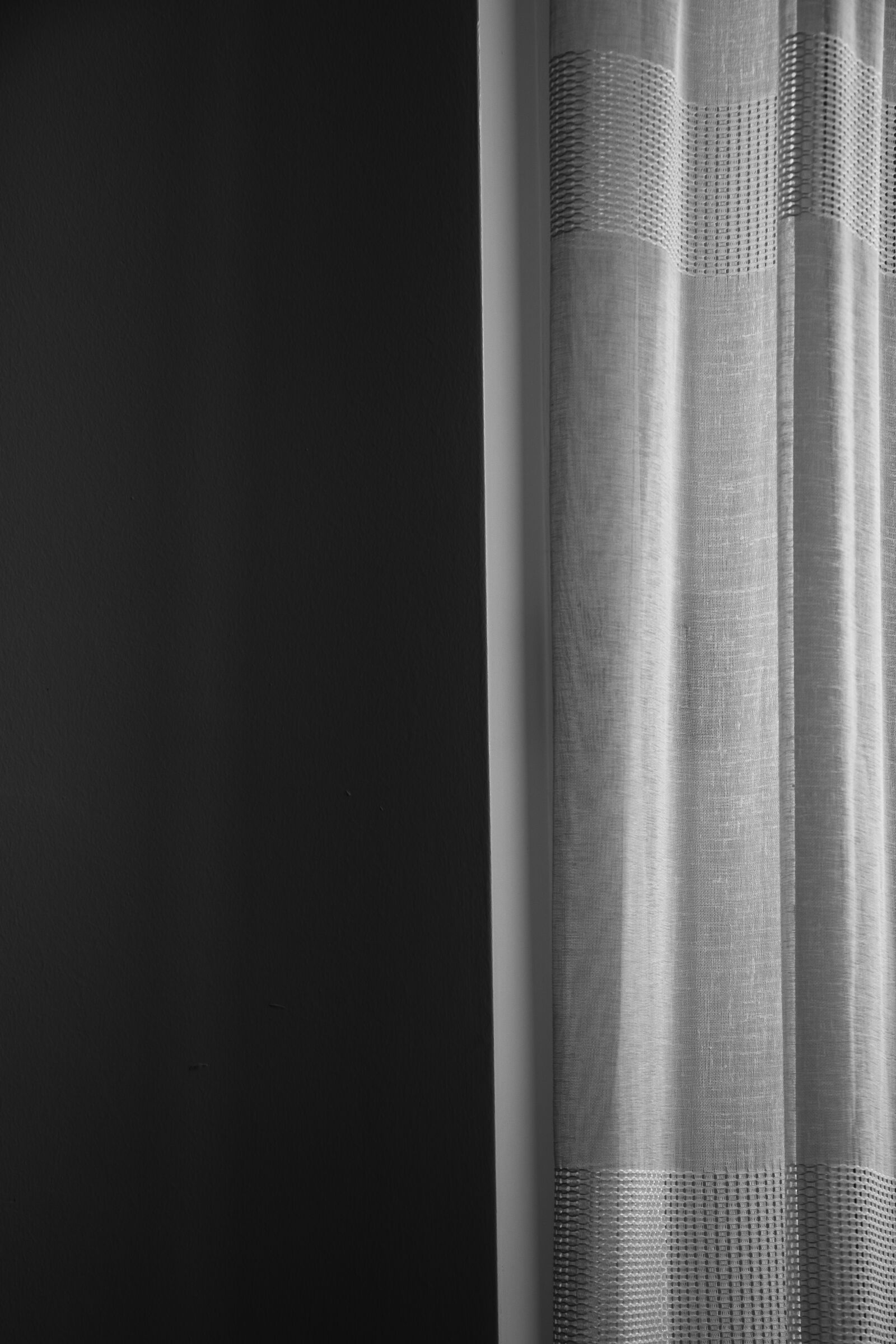 Canon EOS 250D (EOS Rebel SL3 / EOS Kiss X10 / EOS 200D II) sample photo. Wall, white and black photography