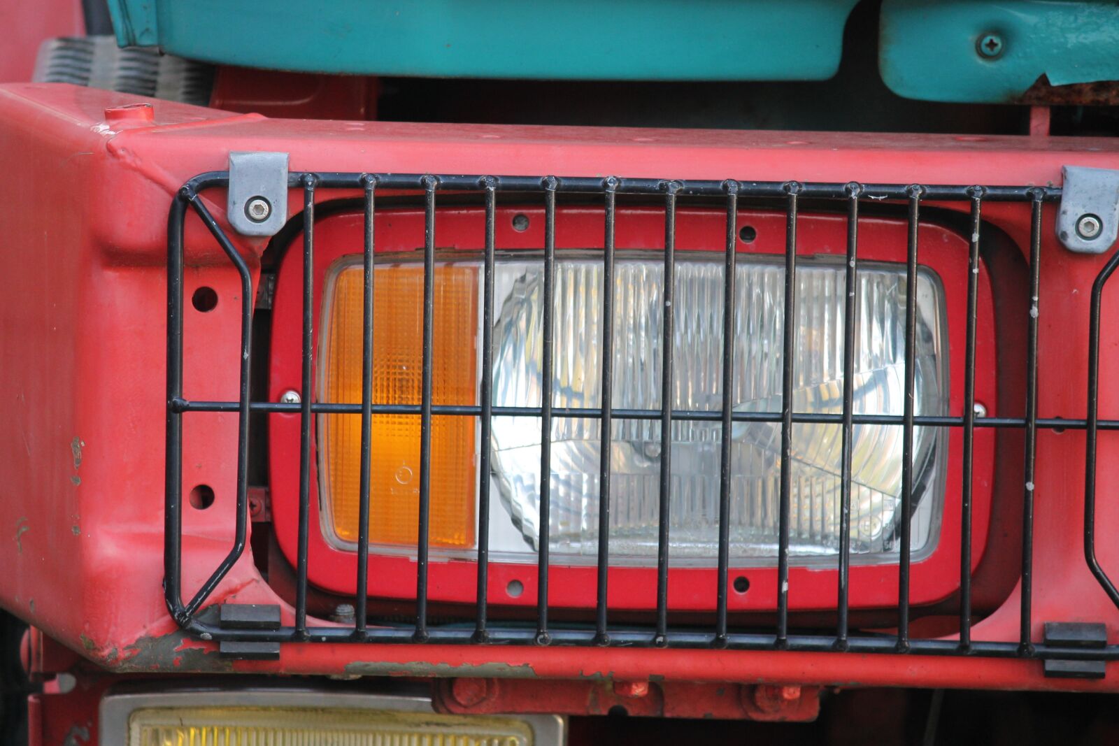 Canon EOS 1100D (EOS Rebel T3 / EOS Kiss X50) sample photo. Spotlight, protective grille, all photography