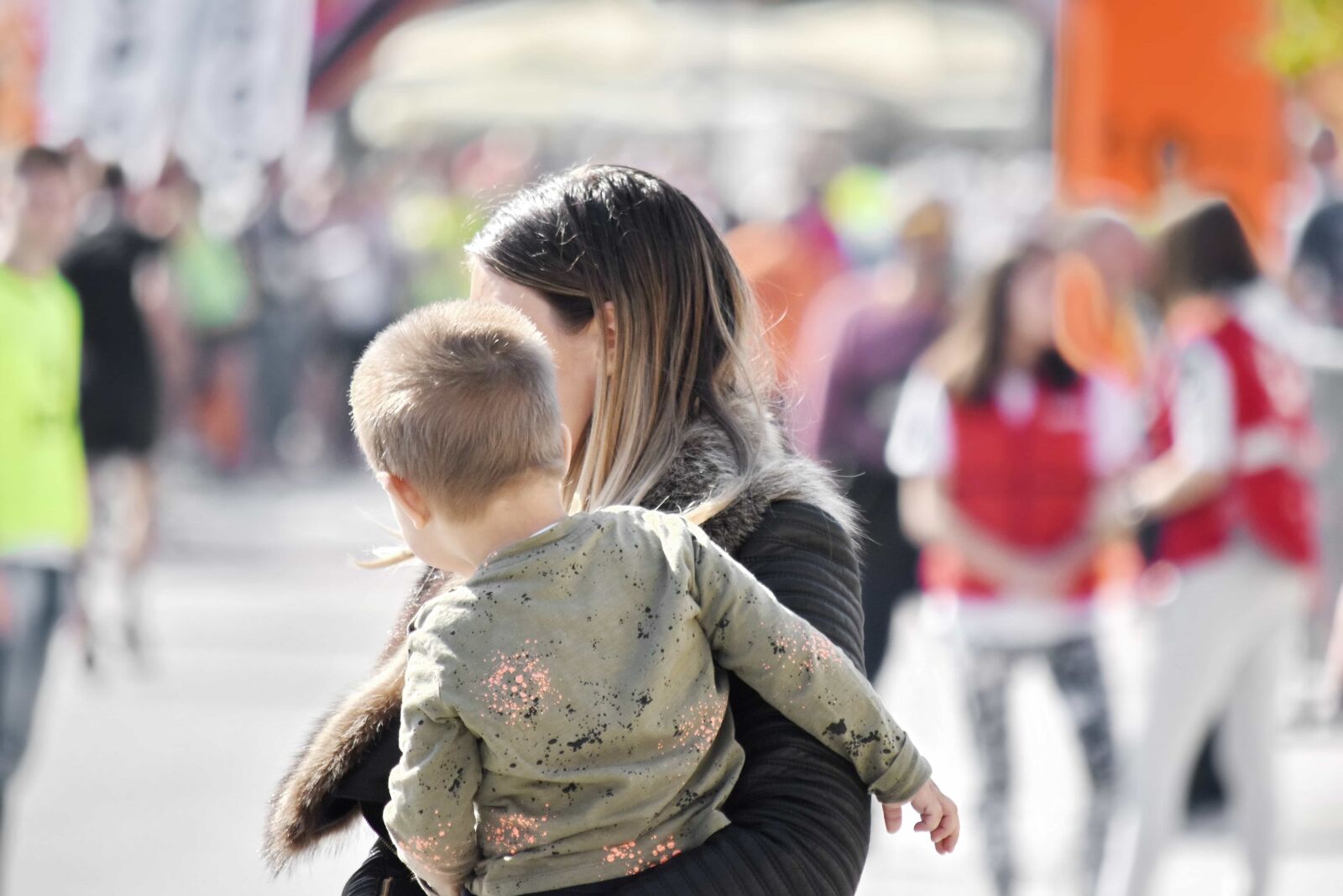 Nikon D5500 sample photo. Crowd, family, holding, mother photography
