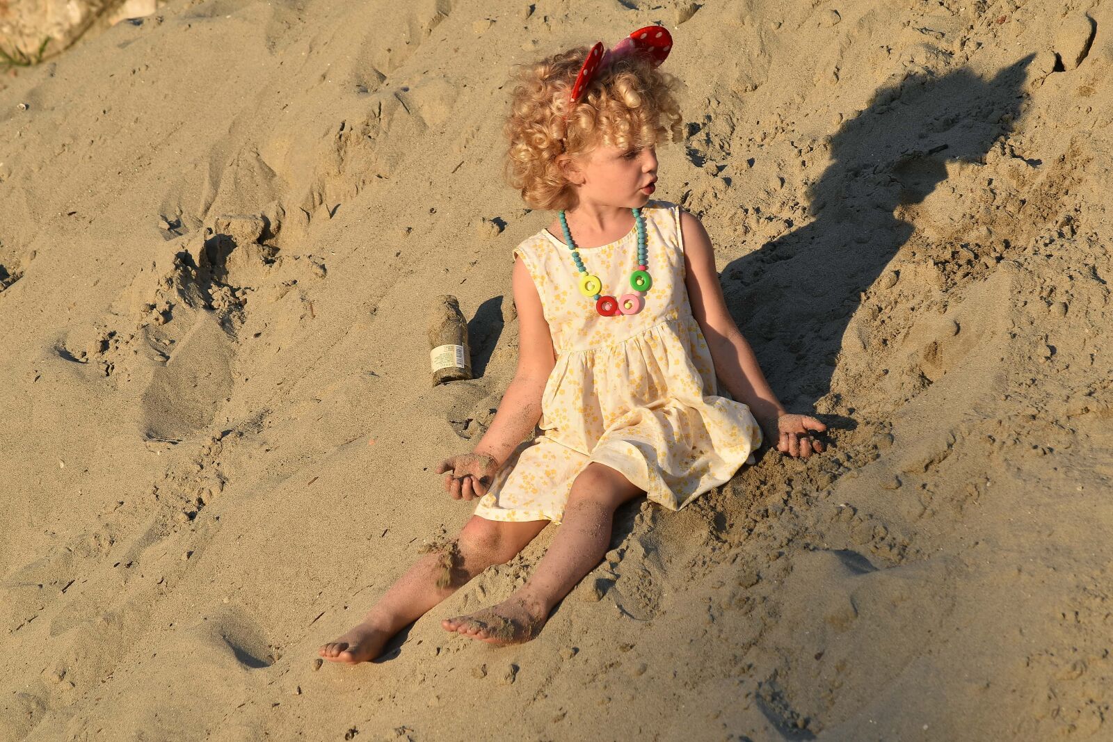 Nikon D5500 sample photo. Pretty girl, playful, sand photography
