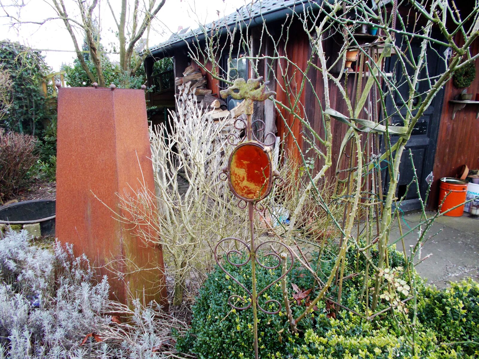 Nikon Coolpix L31 sample photo. Buntglas, dekoration, garten, glas photography