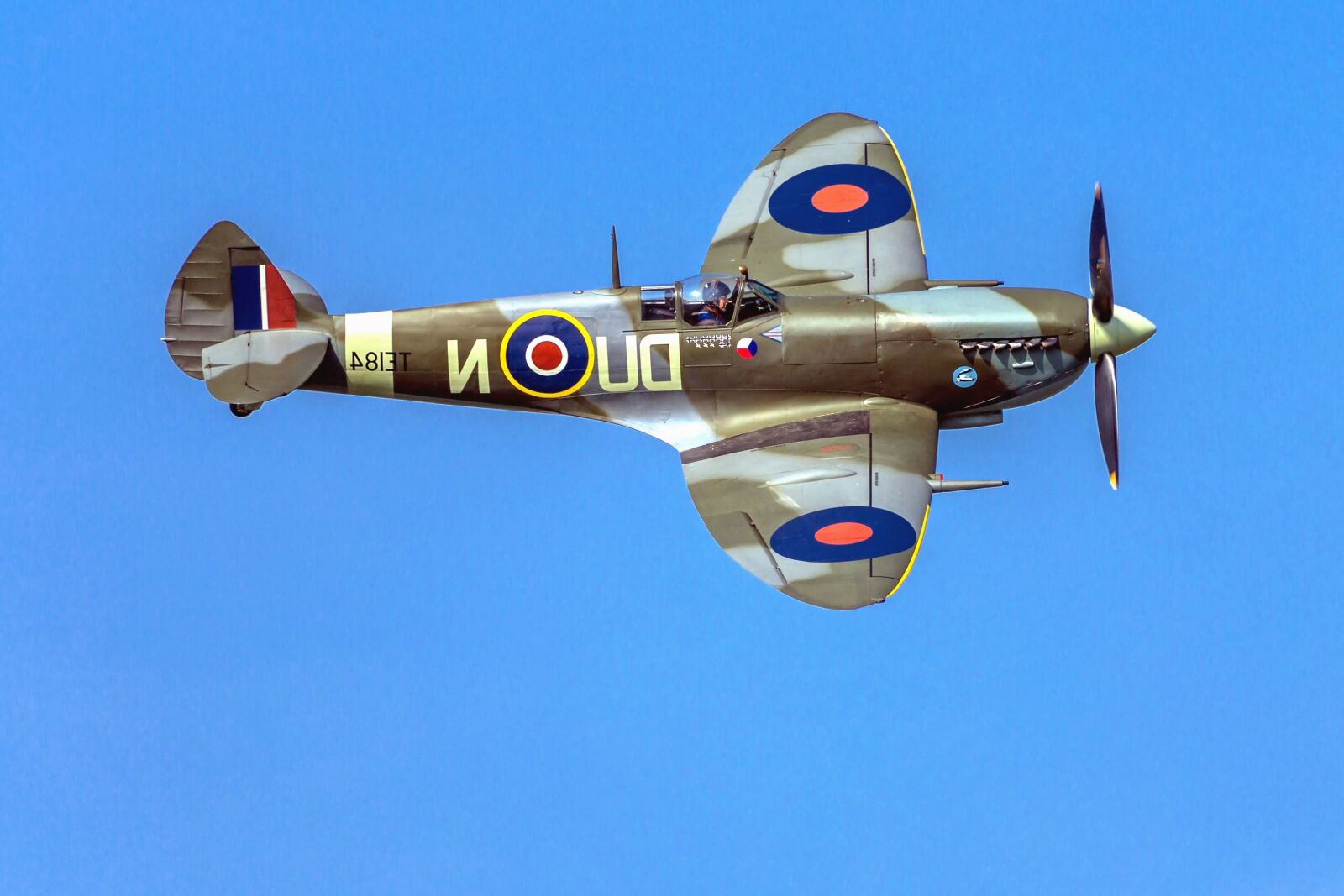 Canon EOS 5D Mark III sample photo. Aeroplane, warplane, airshow, exhibition photography